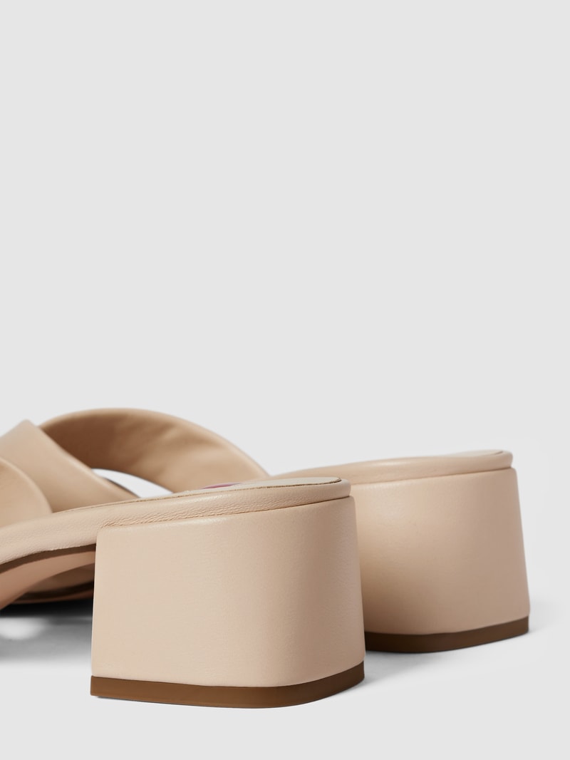 Sandaletten aus Leder mit breiten Riemen Modell 'Mule' in hellrosa
