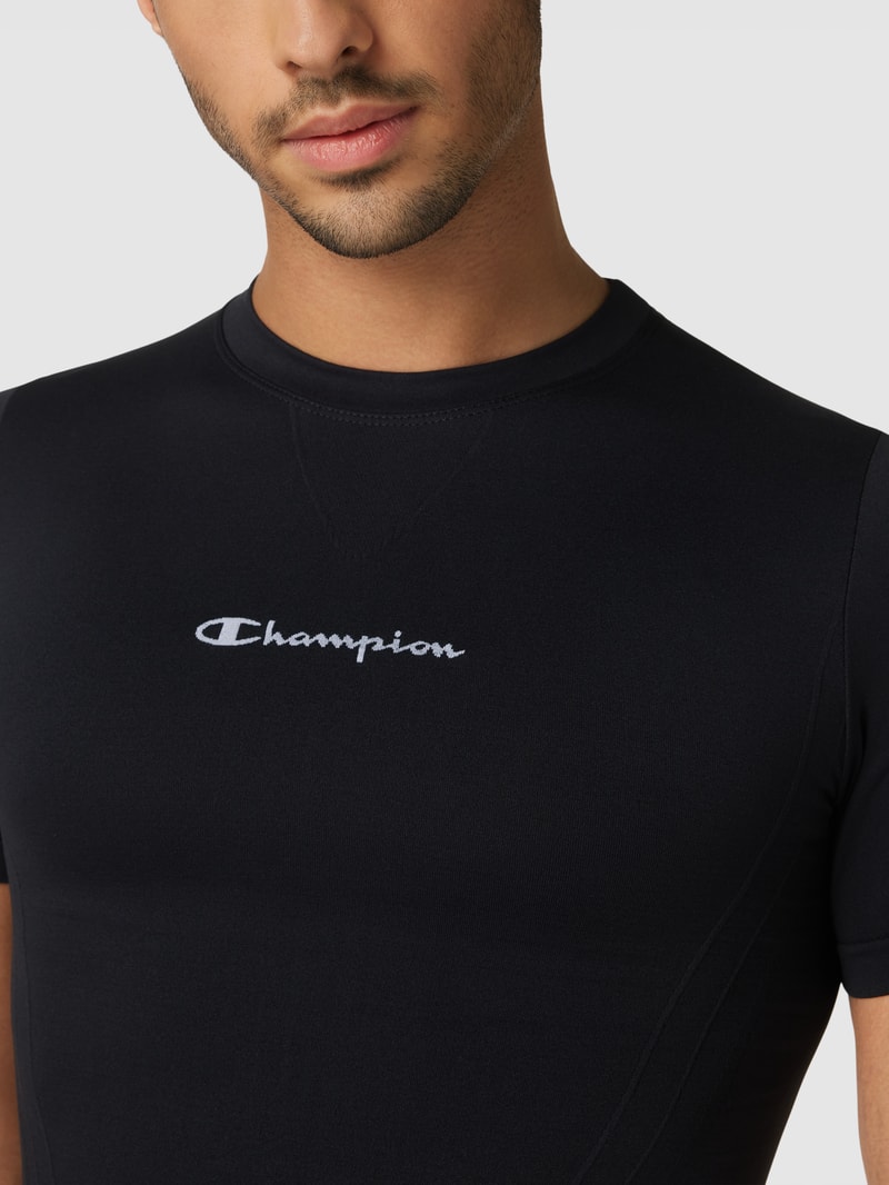 Atmungsaktives T-Shirt mit Label-Print in schwarz