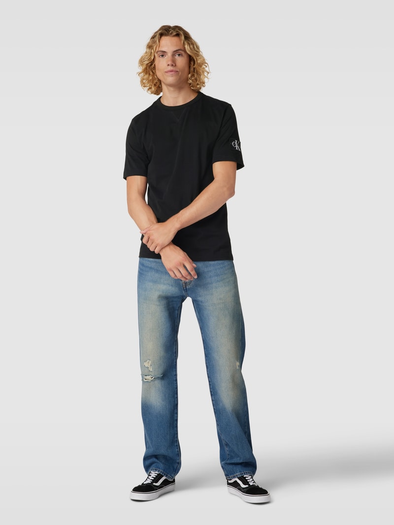 T-Shirt mit Label-Patch in black