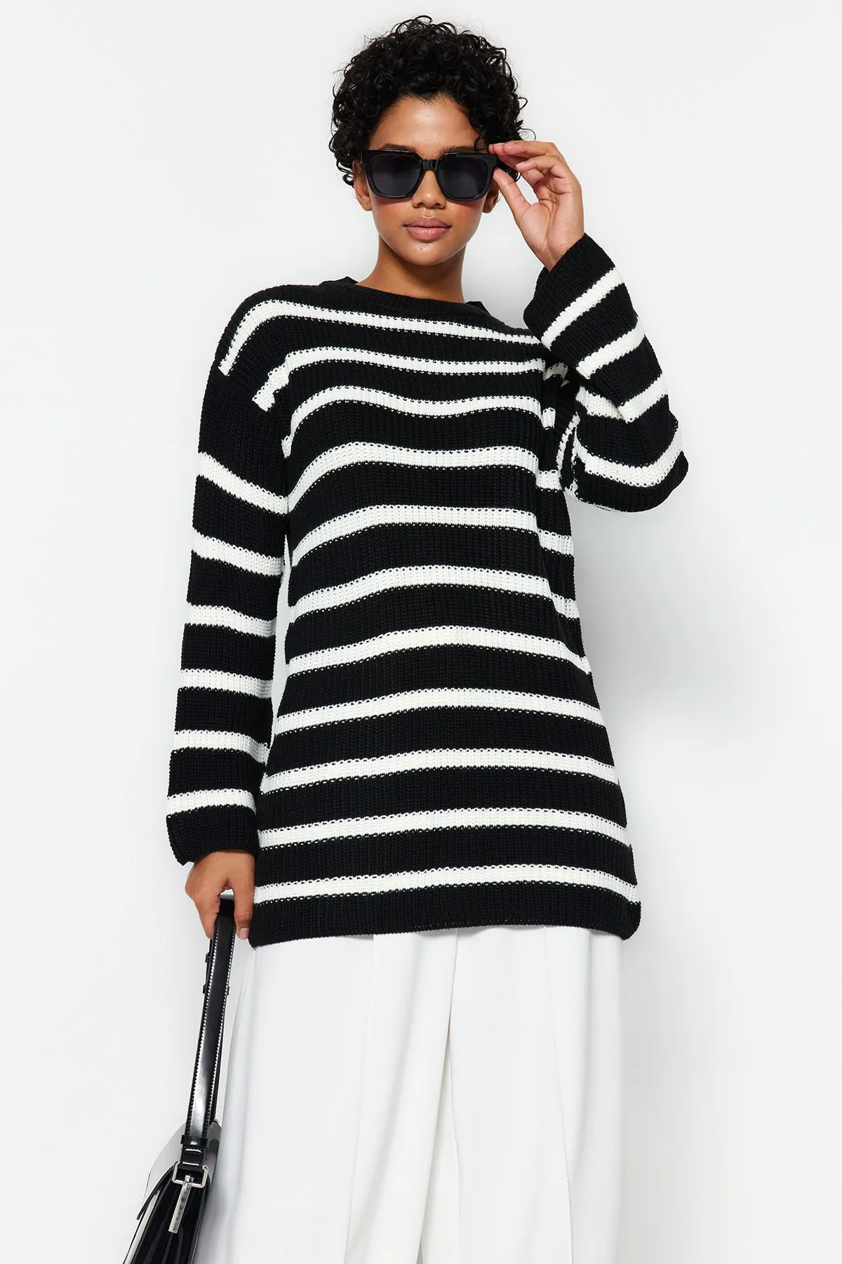 Trendyol Modest  Schwarz gestreifter Thessaloniki-Strickpullover TCTAW24AK00000