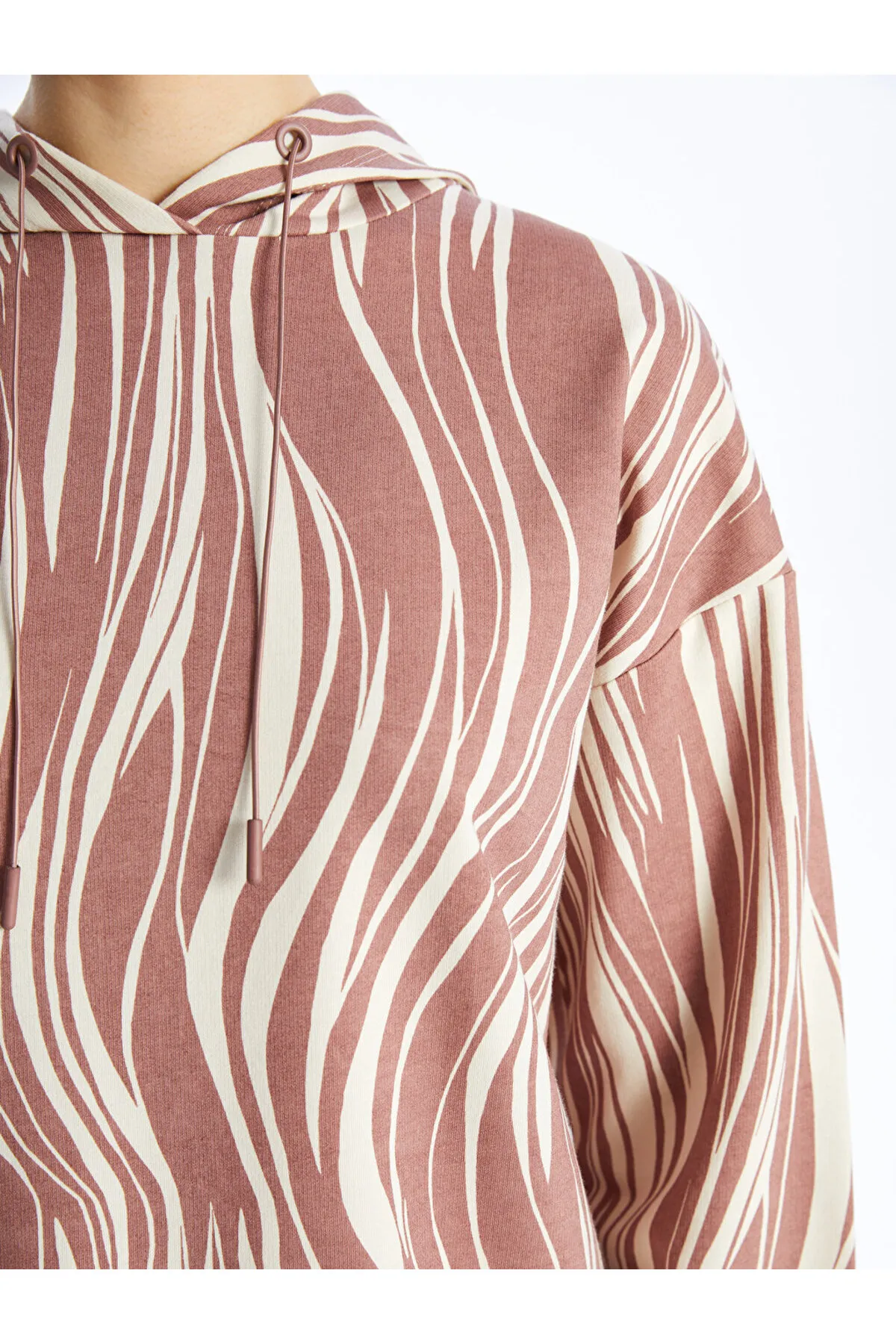 LC Waikiki  LCW Bescheidene gemusterte Langarm-Sweatshirt-Tunika für Damen mit Kapuze