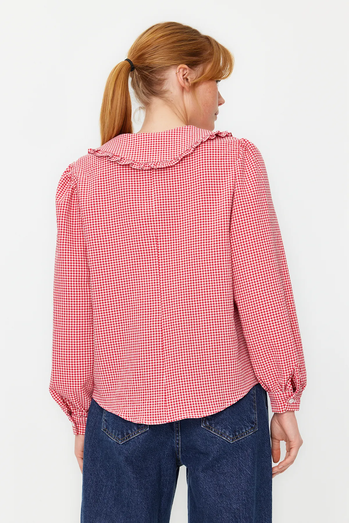 Trendyol Collection  Karierte, gewebte Bluse mit rotem Kragen und detailliertem Kragen TWOAW22BZ0097