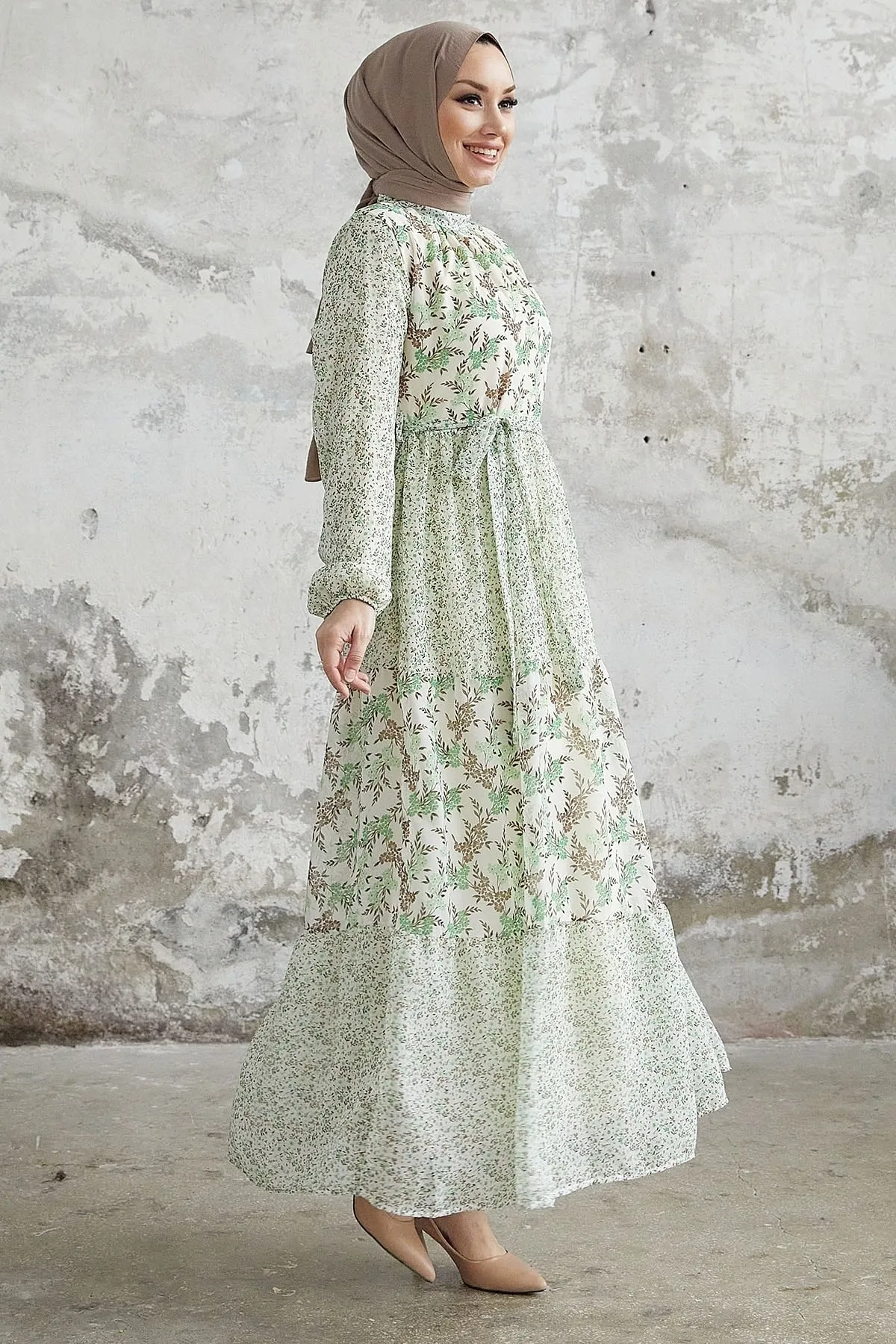 InStyle  Nessa Blumen-Chiffonkleid mit Gürtel – Grün