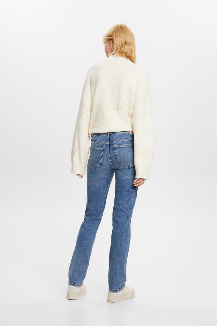 Recycelt: Gerade Jeans mit mittelhohem Bund