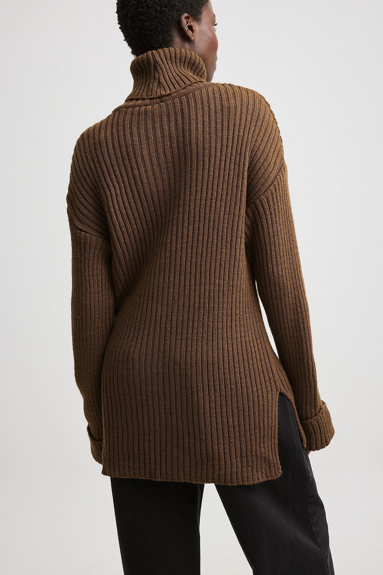 Gerippter Strickpullover mit Rollkragen