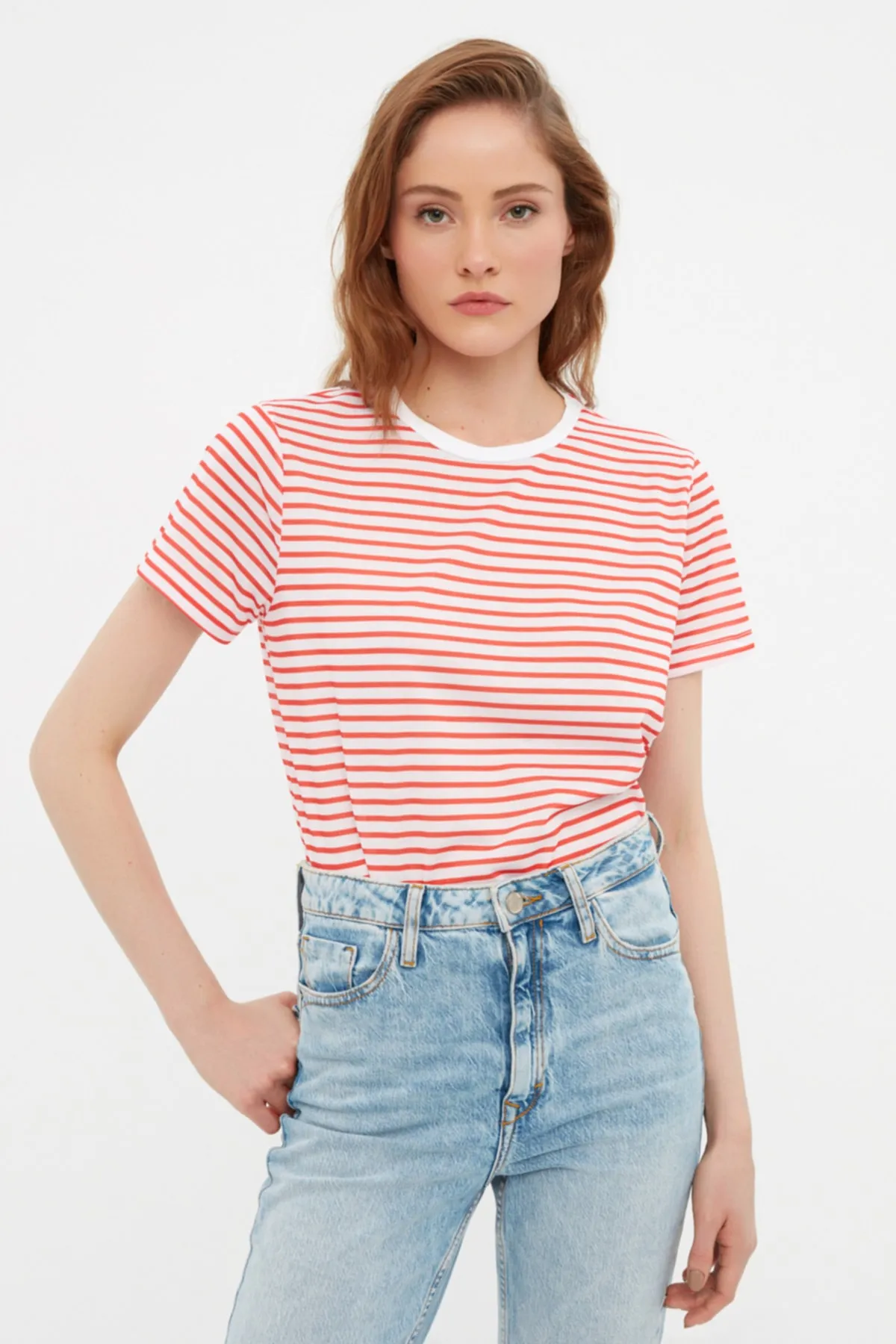 Trendyol Collection  Rot gestreiftes Basic-Strick-T-Shirt TWOSS21TS0904