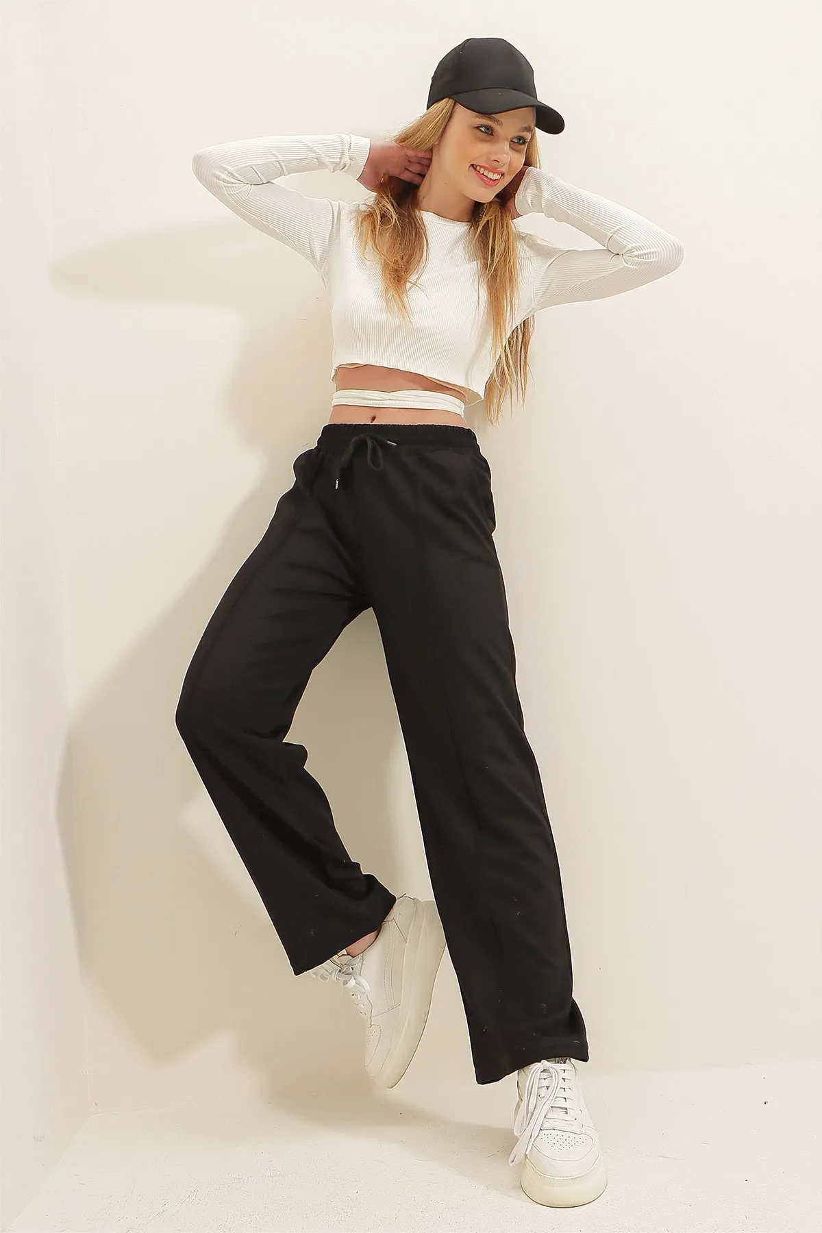 Trend Alaçatı Stili  Jogginghose - Schwarz - Relaxed