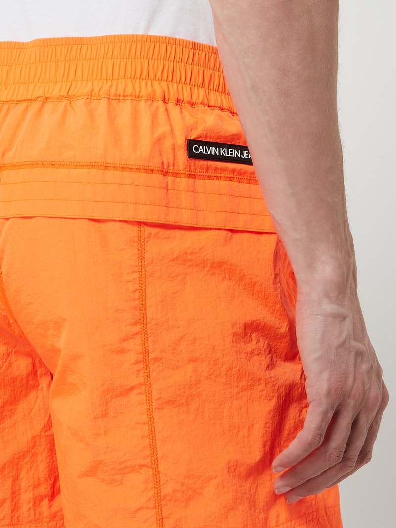 Shorts mit Meshfutter in neon orange