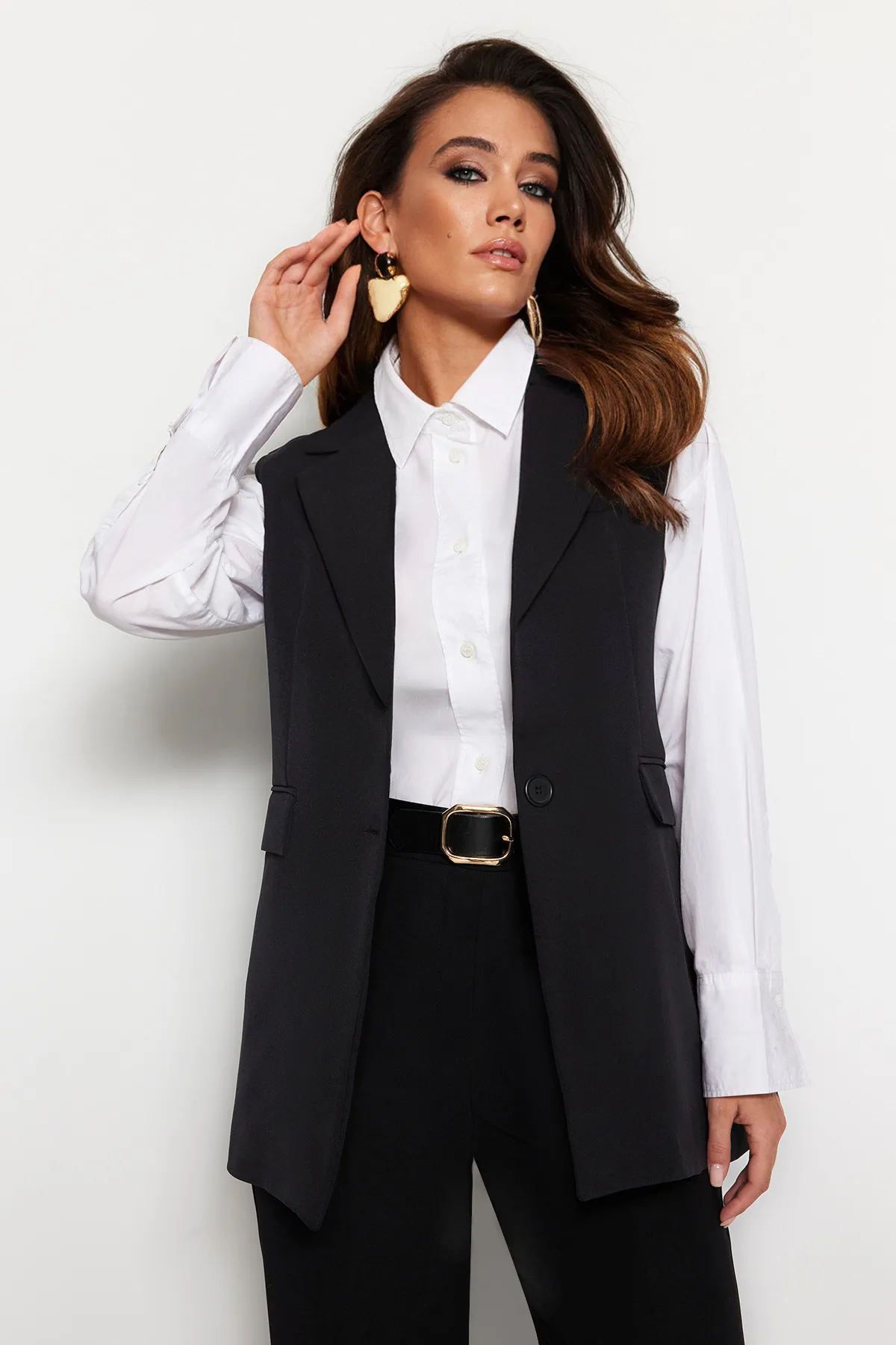 Trendyol Modest  Schwarz gefütterte Weste aus gewebtem Finike-Stoff mit einem Knopf TCTAW24YL00017