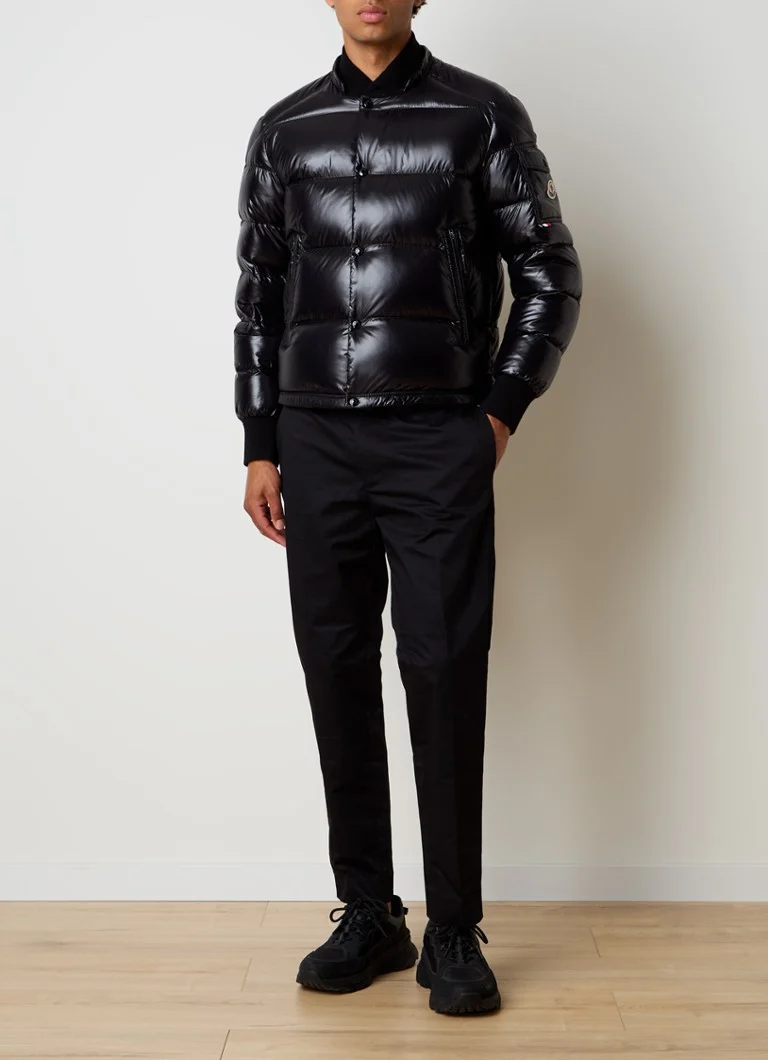 Giacca imbottita in piuma d'oca Moncler Maljasset con cappuccio removibile.