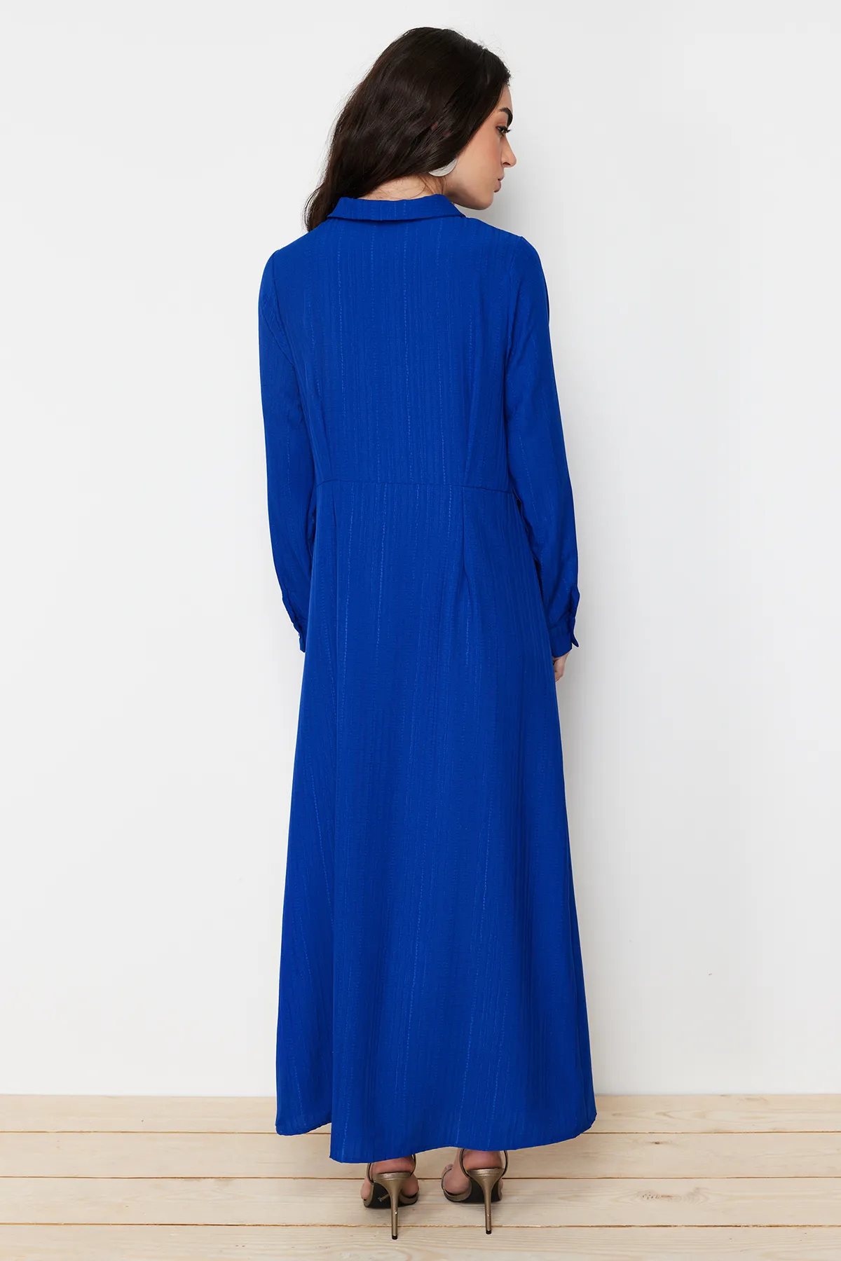Trendyol Modest  Saks-Webkleid mit Knoten vorne und Reißverschluss, detailliert TCTSS23EB00137