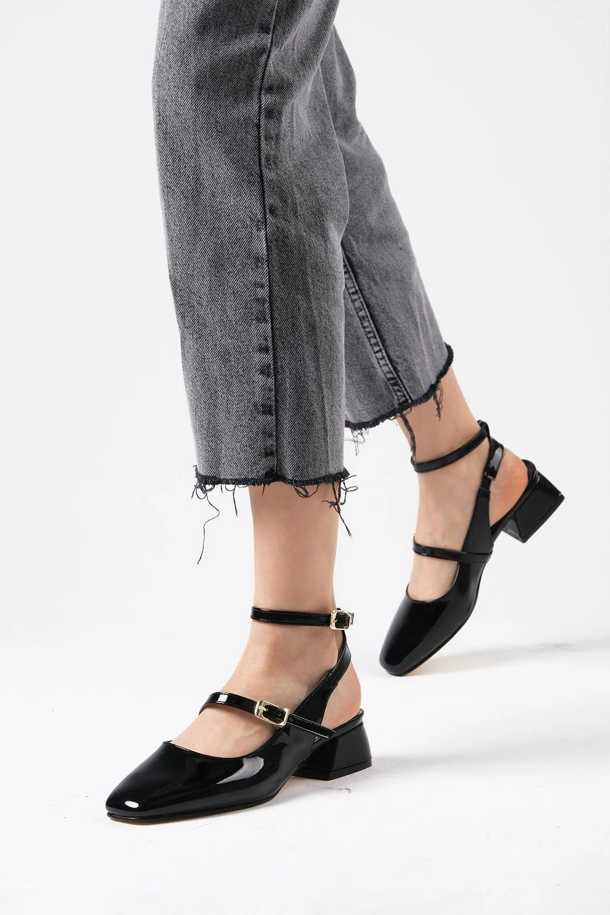 Mio Gusto  Audrey schwarze Lackleder-Damenschuhe mit offenem Rücken und kurzem Absatz