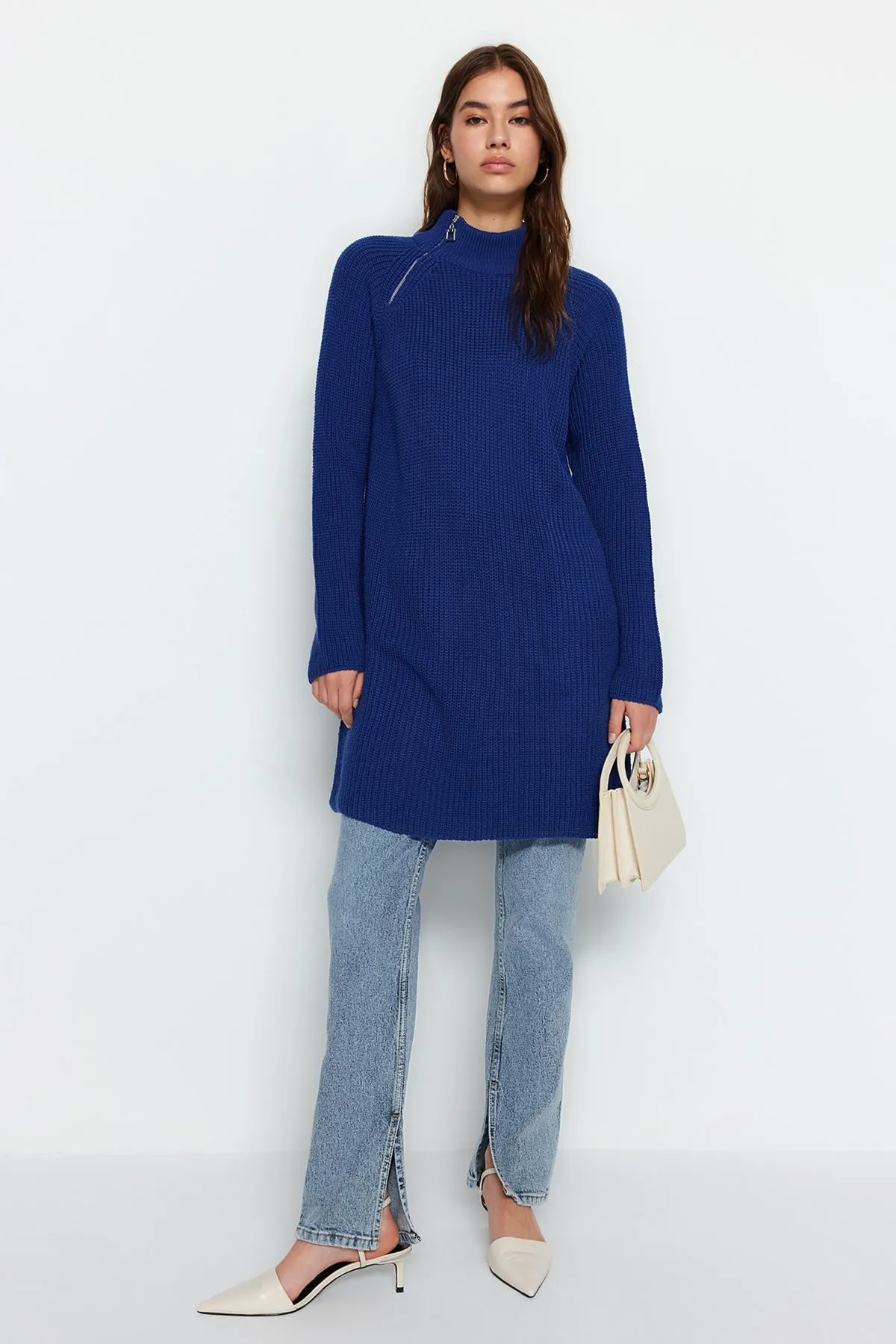 Trendyol Modest  Saks Stehkragen-Reißverschluss-Detaillierter Selanik-Strickpullover TCTAW24AK00139
