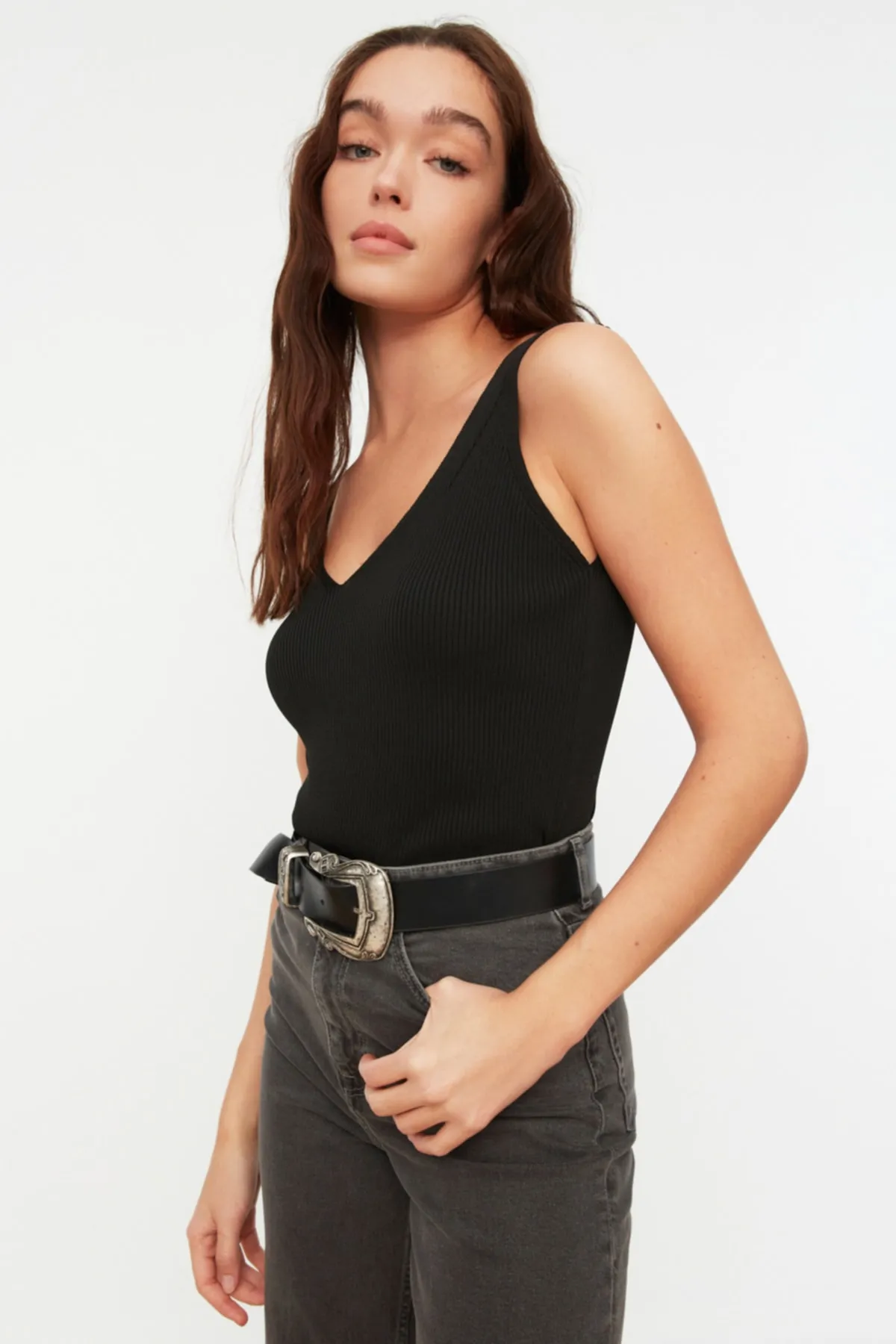 Trendyol Collection  Schwarze Strickbluse mit Trägern und V-Ausschnitt