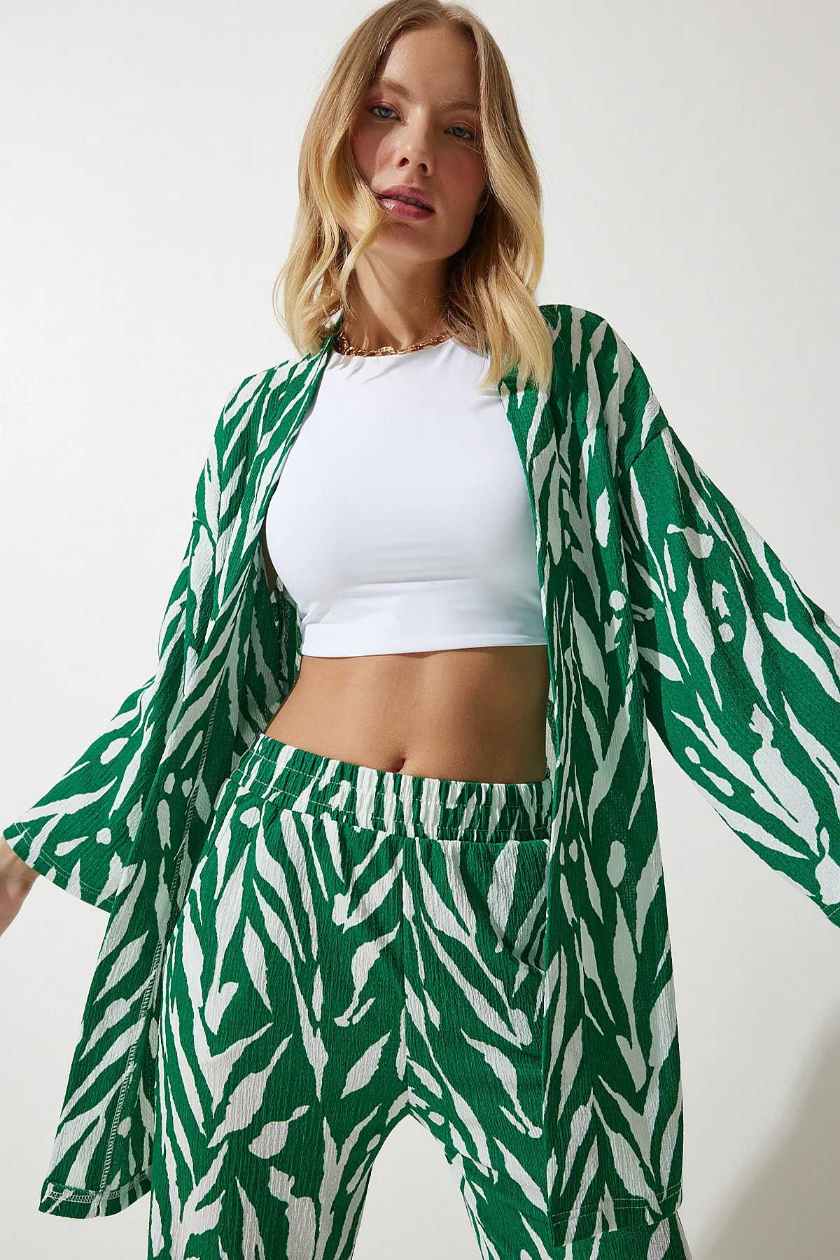 Happiness İstanbul  Grün gemustertes Kimono-Hosen-Strickset für Damen BY00054