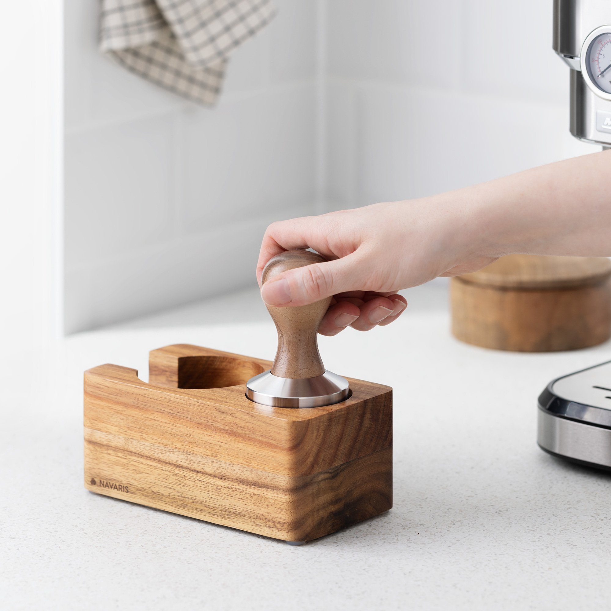 Navaris Kaffeebereiter Tamperstation 51mm/58mm - Holz Tamper Station für Siebträger