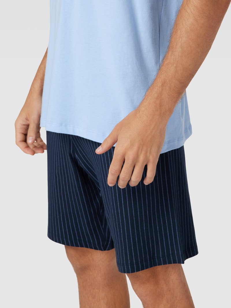Pyjama mit Streifenmuster in hellblau