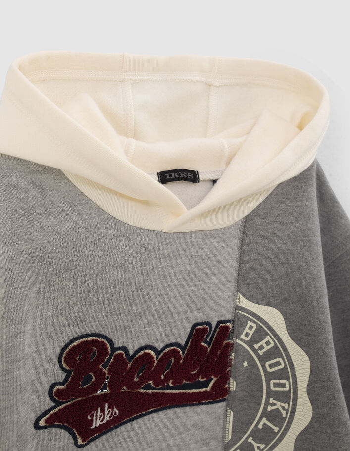 Sweat gris et écru à visuels coupés garçon