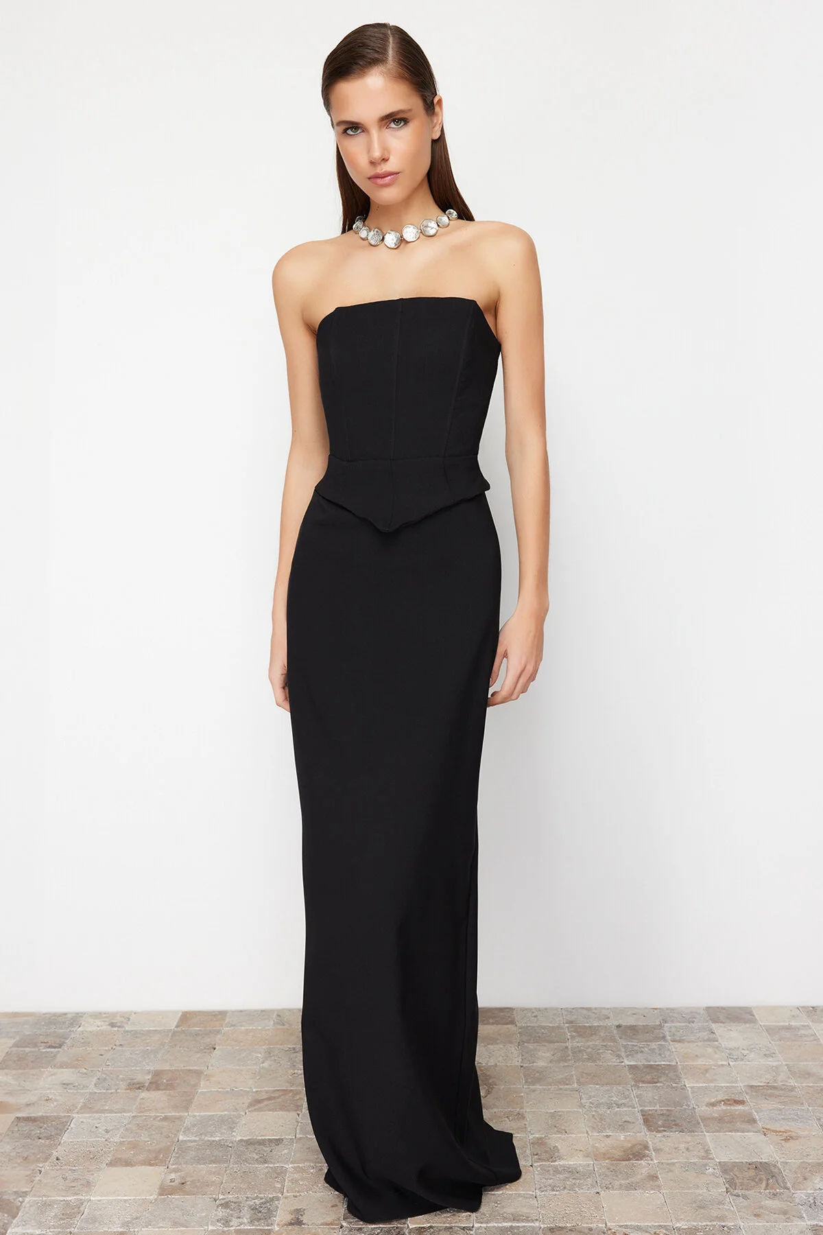 Trendyol Collection  Schwarzes, langes Abendkleid mit gewebtem Korsettdetail TPRSS24AE00148