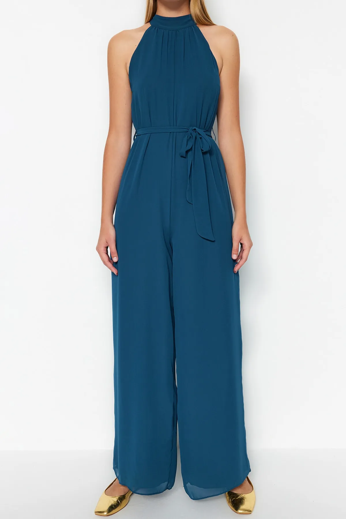 Trendyol Collection  Gewebter Overall aus Öl-Chiffon TWOSS23TU00093