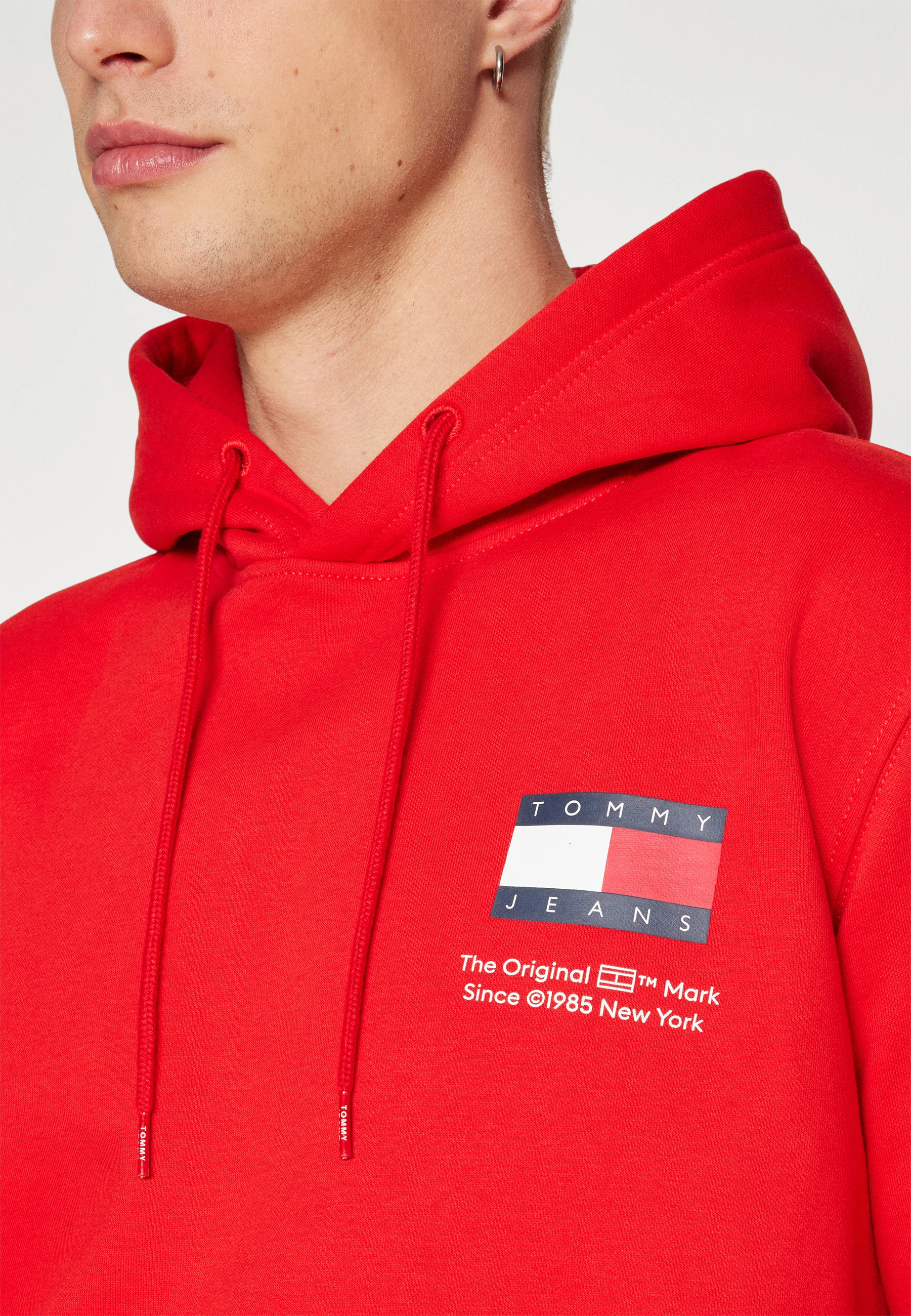 Sudadera Tommy Jeans Essential Flag Hood