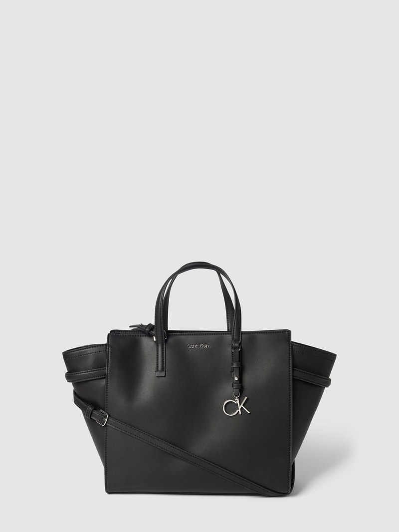 Handtasche mit Label-Applikation in schwarz