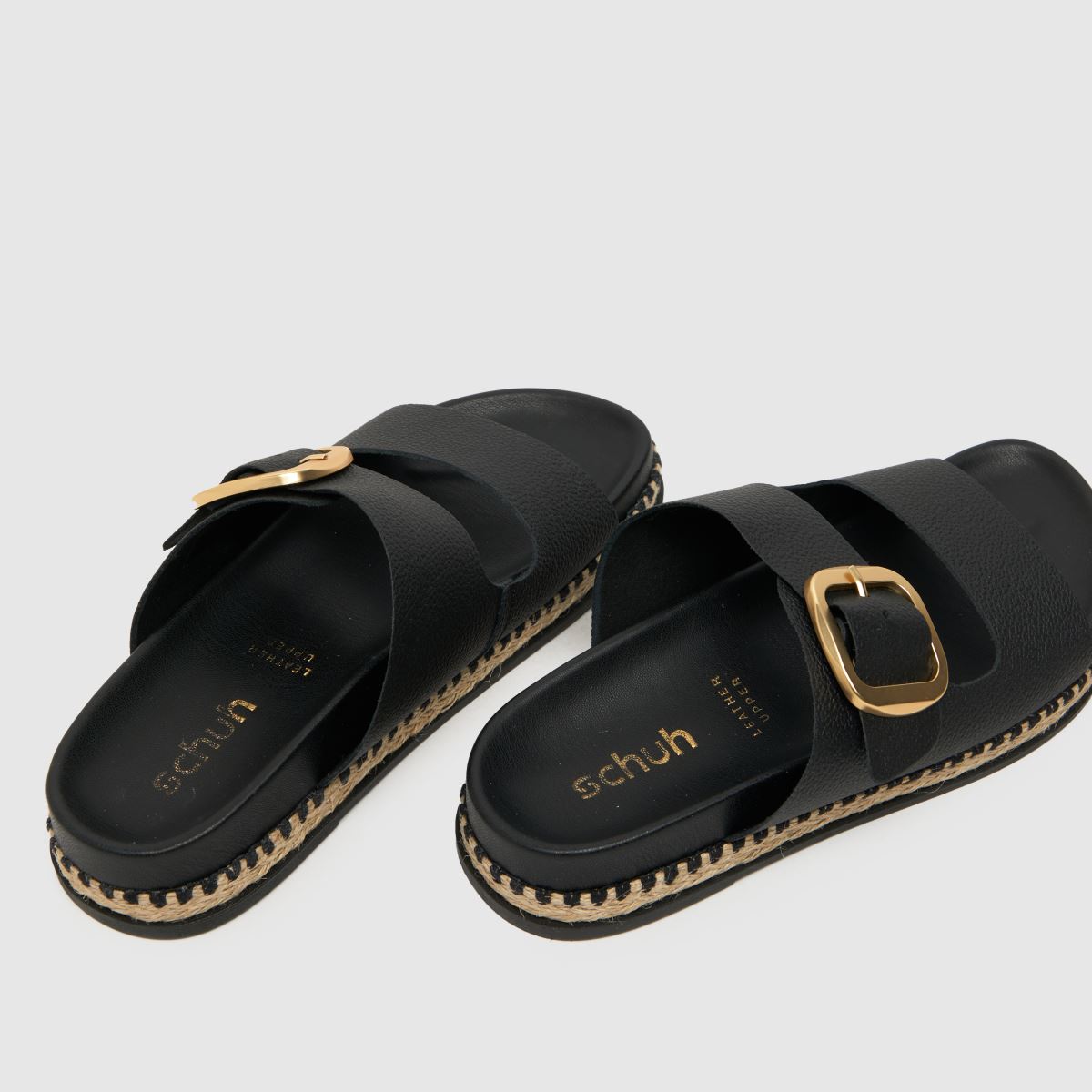 Schuh Tish – Svarta sandaler med läderspänne