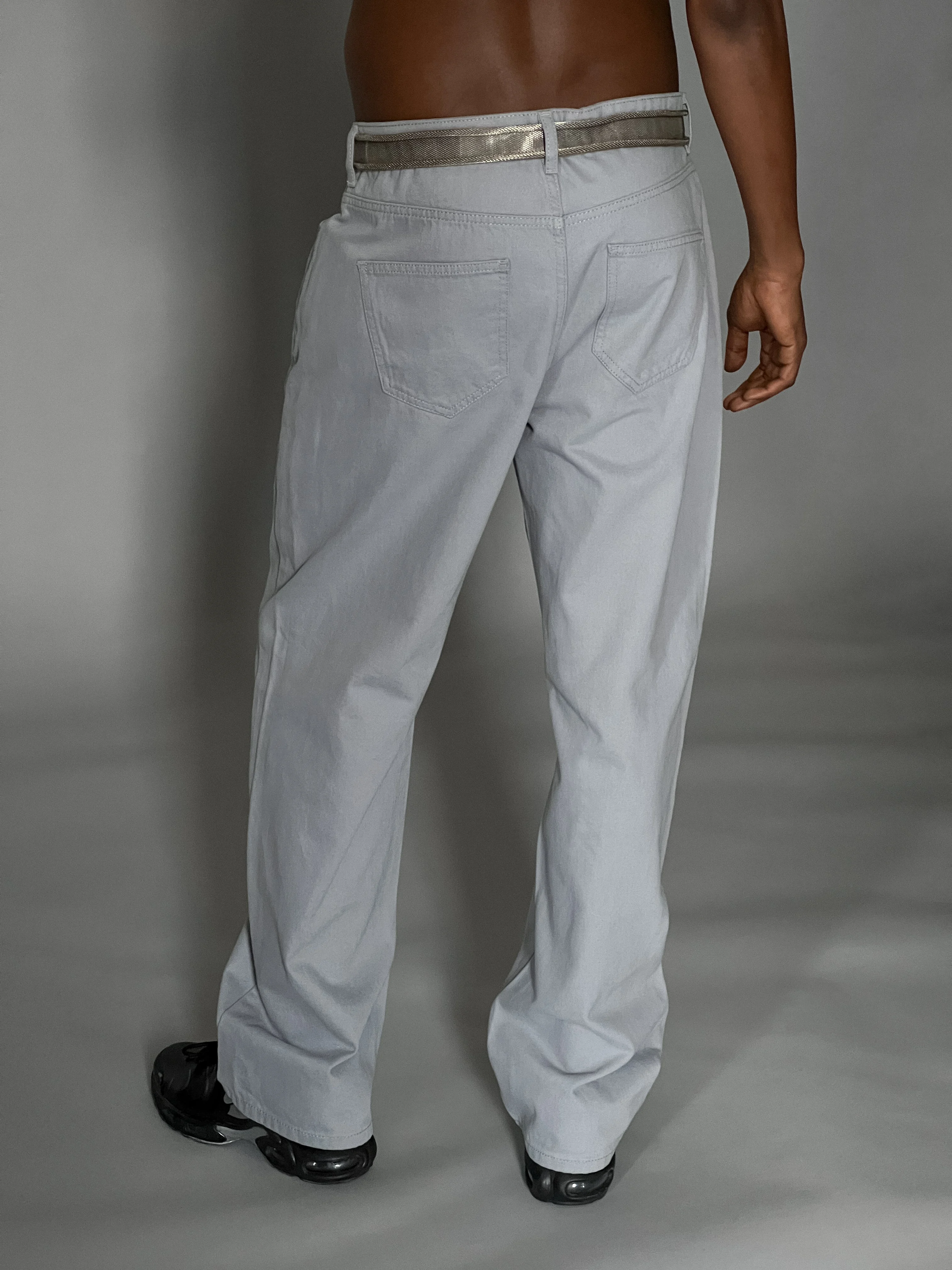 Niedrige Jeans mit weiten Beinen