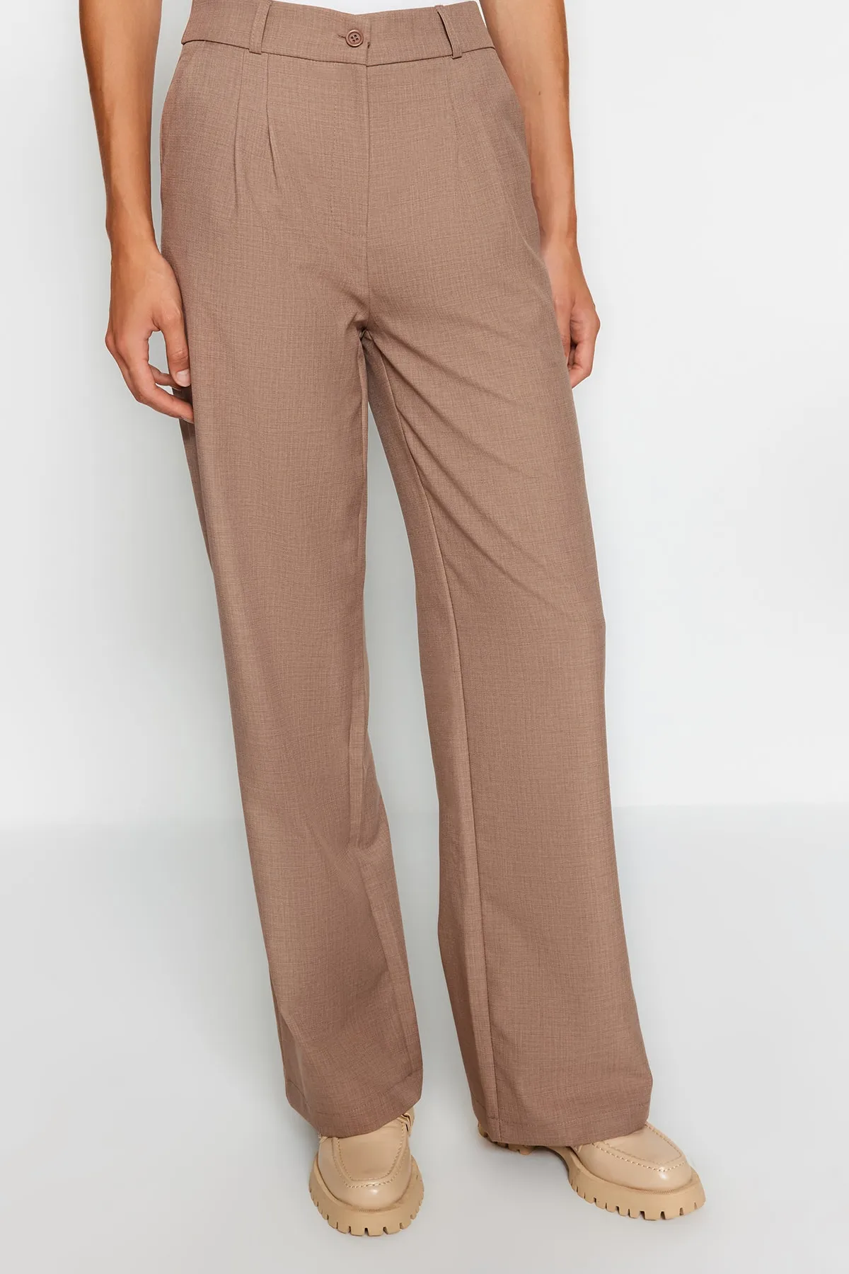 Trendyol Collection  Hellbraune, plissierte Webhose mit weitem Bein TWOAW22PL0475