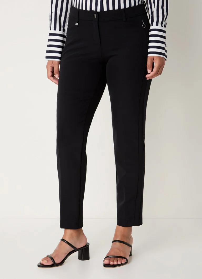 Pantaloni chino BRAX marroni a vita media, vestibilità slim ed elasticizzata.