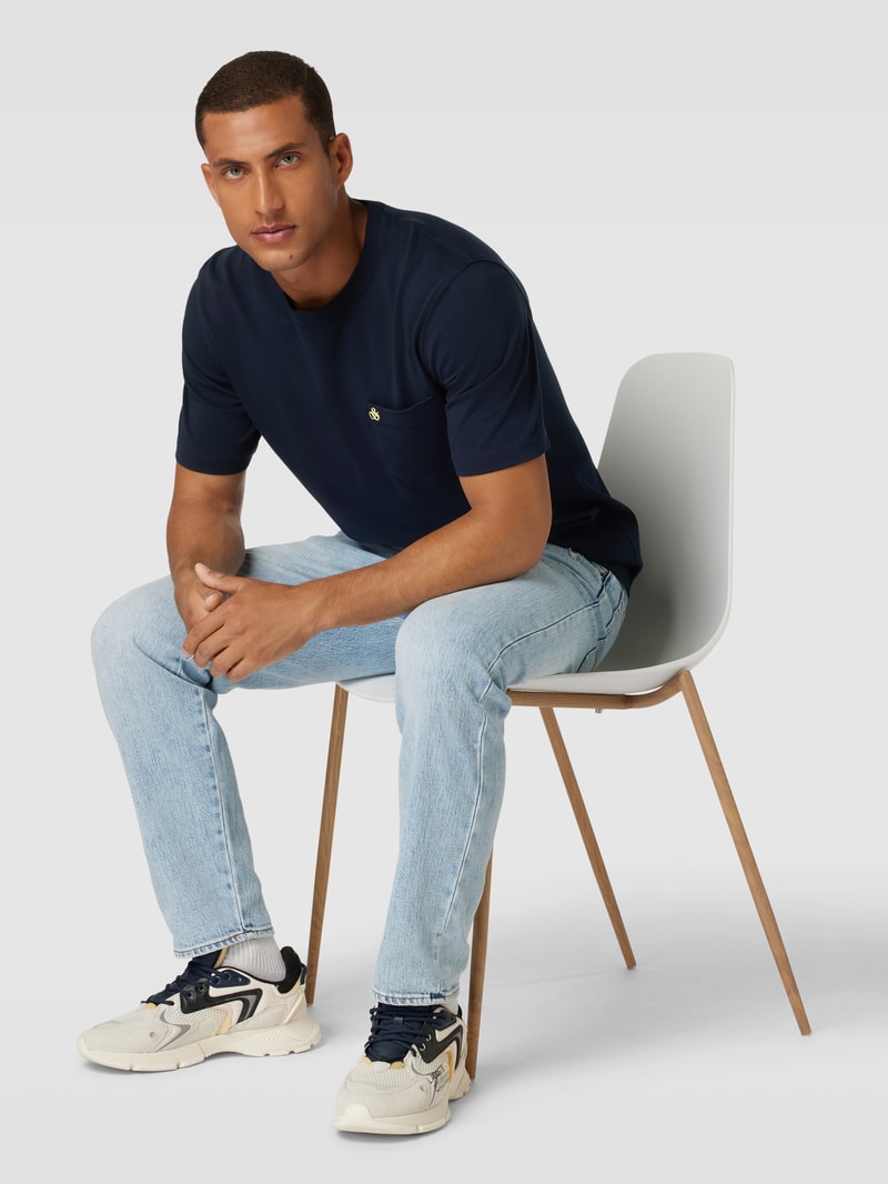 T-Shirt mit Brusttasche in marineblau