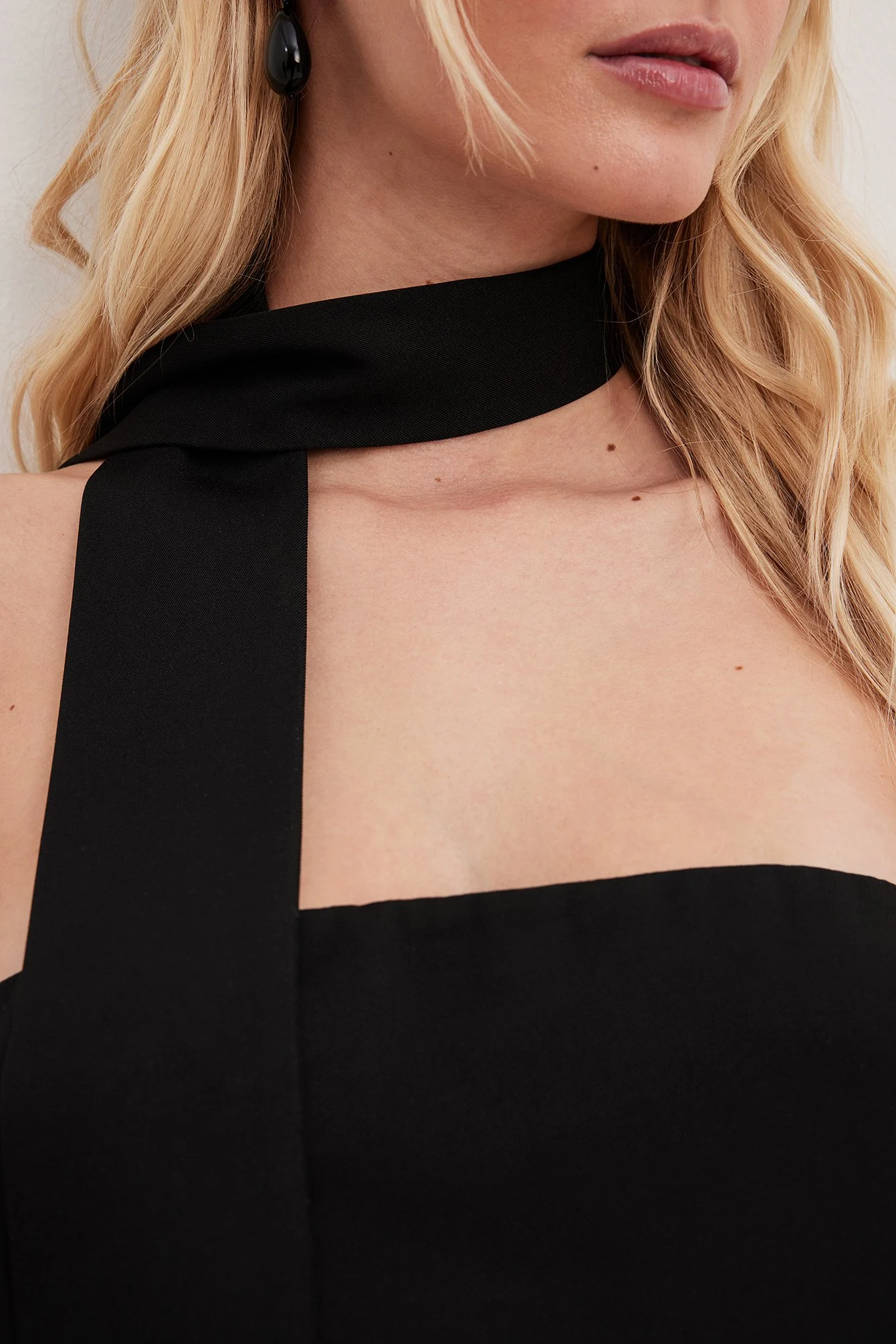 Minikleid mit Schaldetail