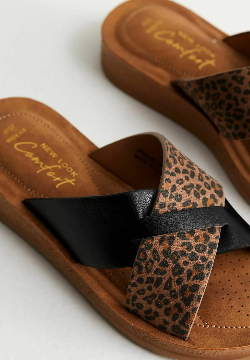 New Look Wide Fit Pantuflas con estampado de leopardo y corte ancho