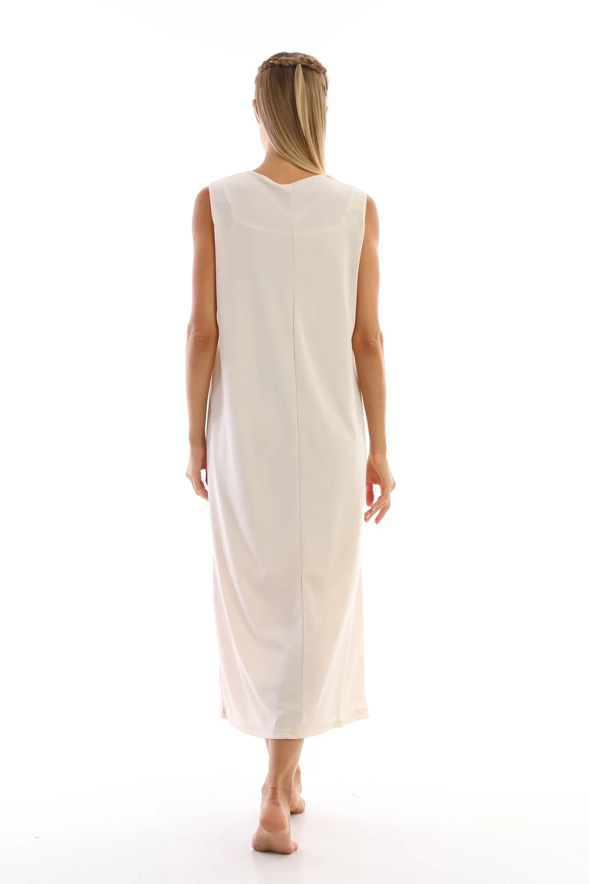 medipek  Beigefarbenes, ärmelloses Kleid mit Unterwäsche und Unterrock