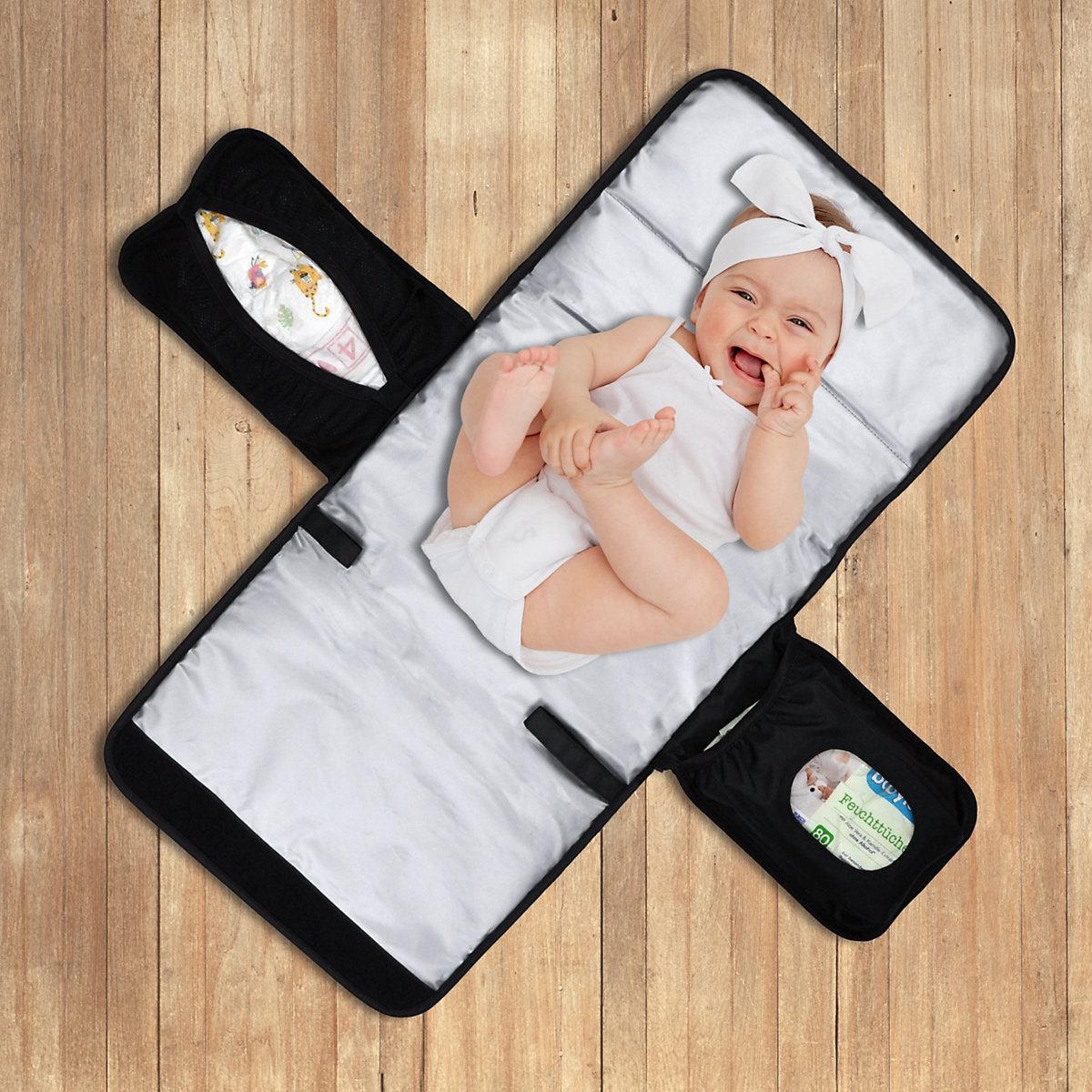 Große Wickelunterlage mit Schmetterlingsmuster ideal für unterwegs mit Babys inkl. 2x Kinderwagenhaken