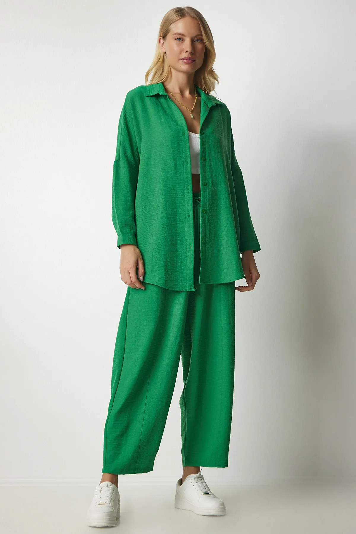 Happiness İstanbul  Grünes Leinenhemd- und Baggy-Hosen-Set für Damen DZ00080