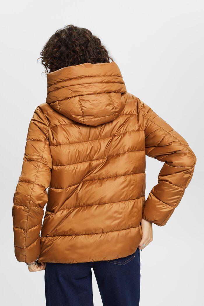 Recycelt: Pufferjacke mit Kapuze
