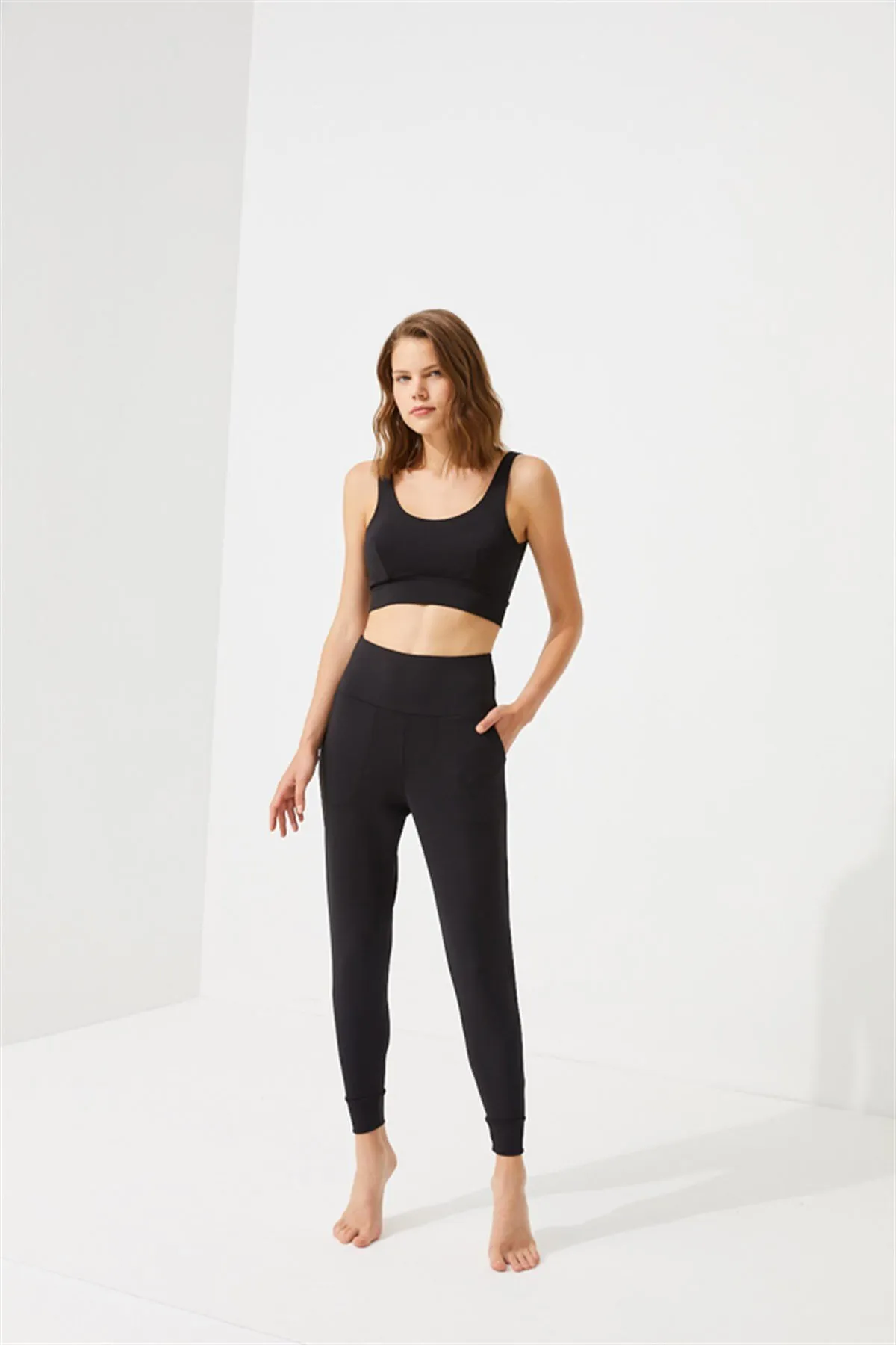 Cottonhill  Schwarze Damen-Jogger-Jogginghose mit hoher Taille und doppelten Taschen