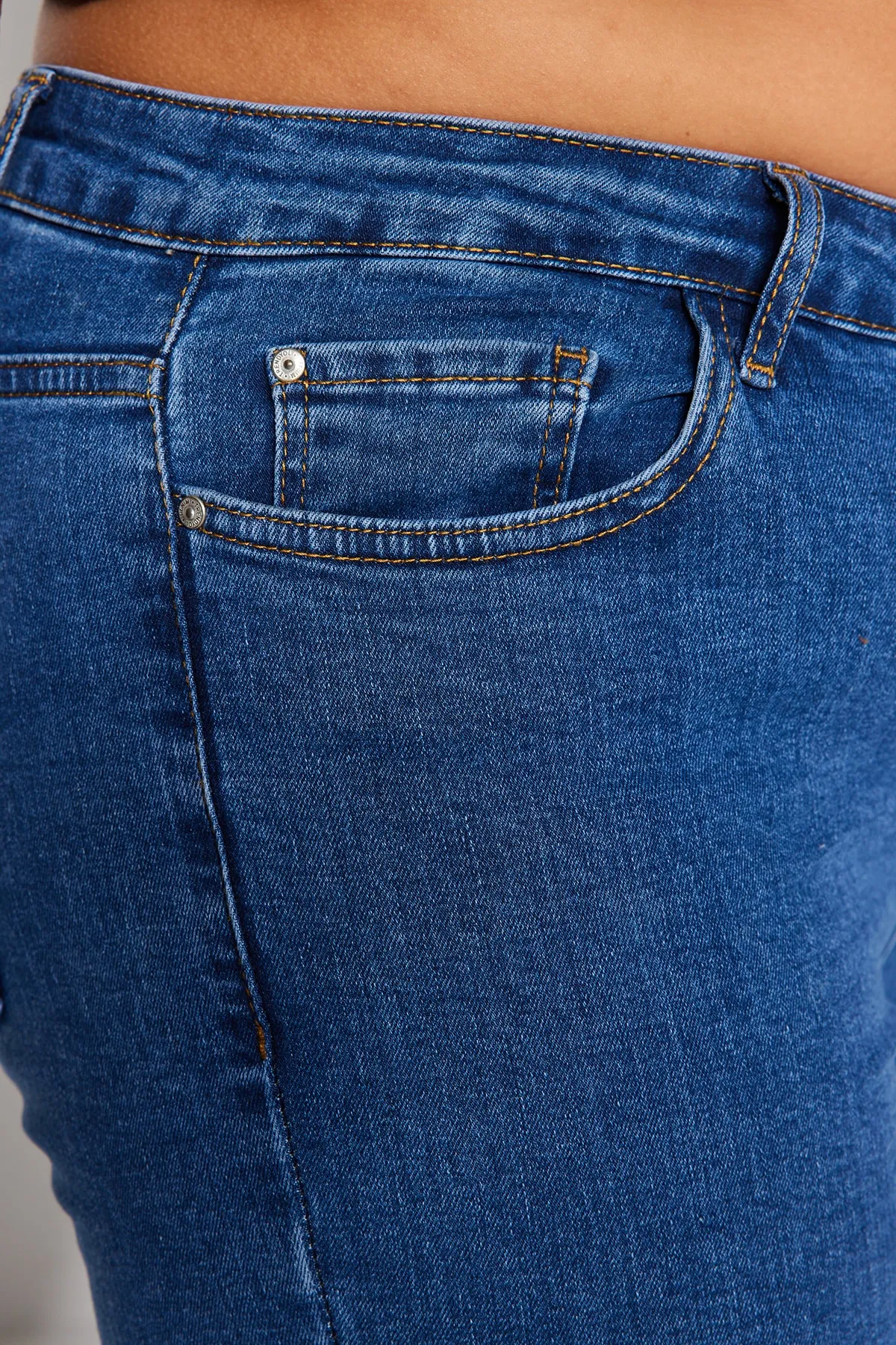 Trendyol Curve  Blaue, dehnbare Skinny-Jeans mit hoher Taille TBSSS22JE00007