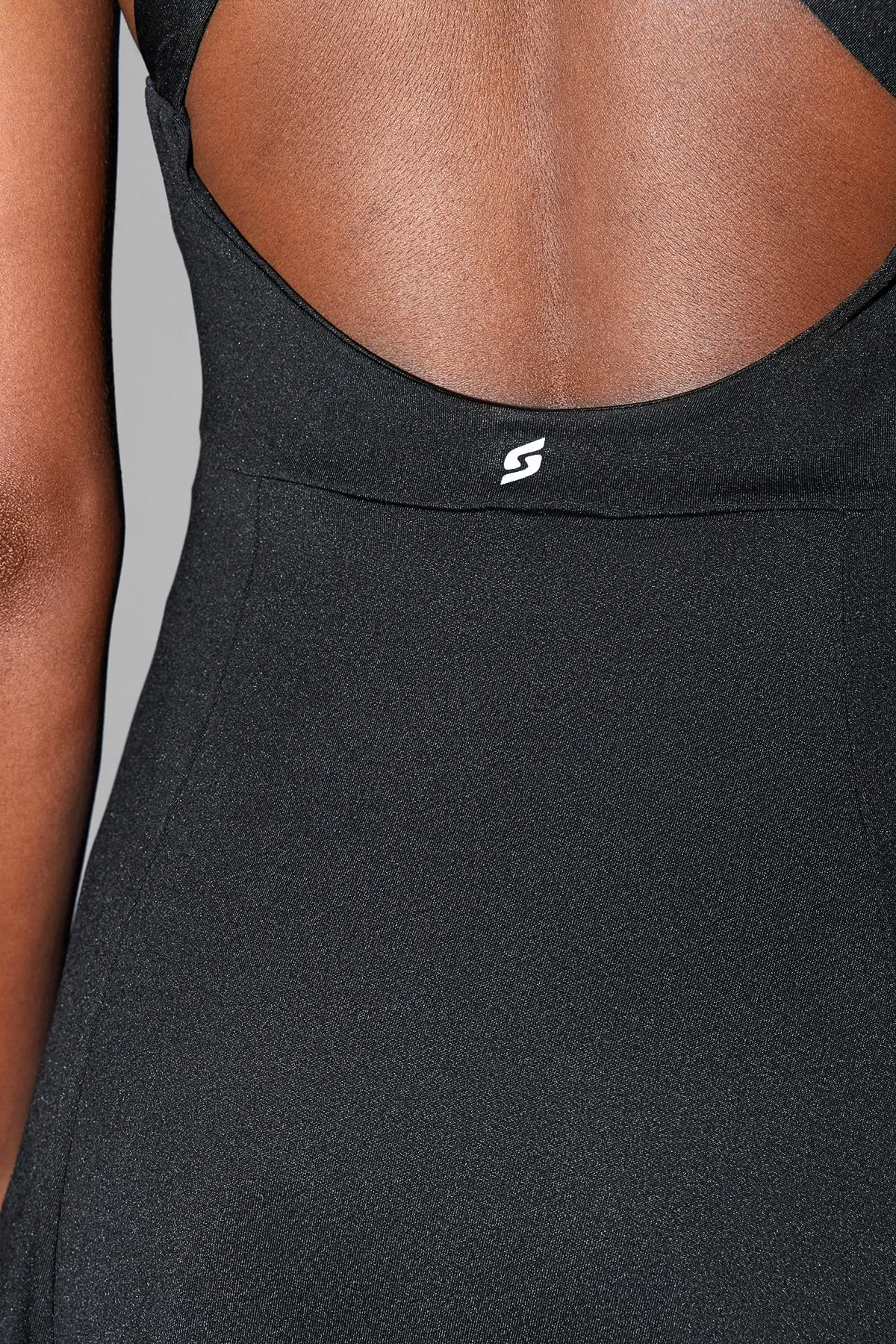 Trendyol Collection  Schwarzes 2-lagiges Tennis-Sportkleid aus Scuba/Taucherstrick mit Shorts innen THMSS23EL00006