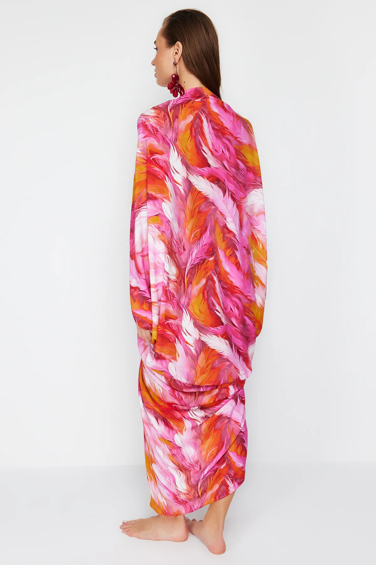 Trendyol Collection  Abstrakt gemustertes, weit geschnittenes, gerafftes Maxi-Strandkleid TBESS23EL00274