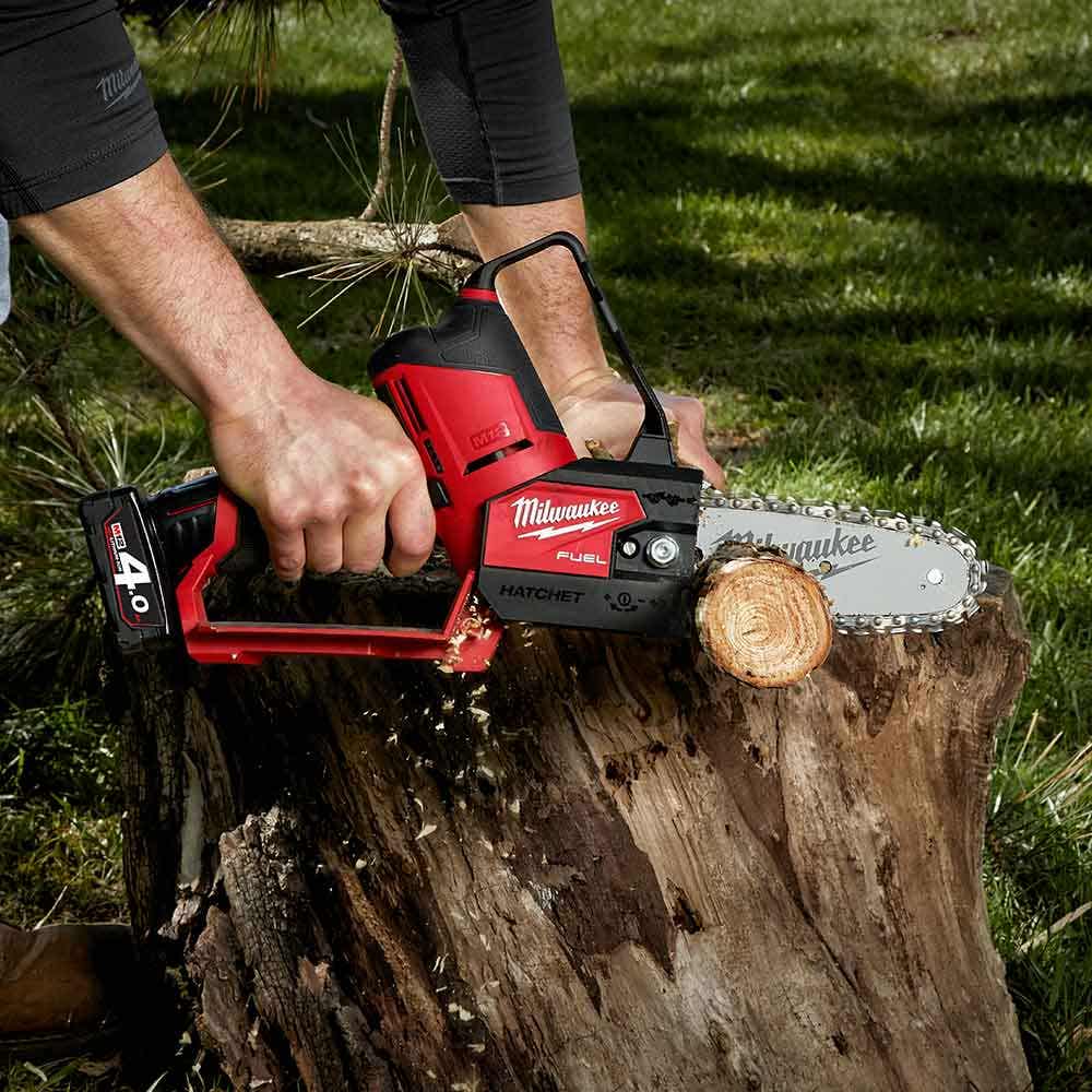 Serra de acabamento MILWAUKEE 12V FUEL™ HATCHET™ de 6