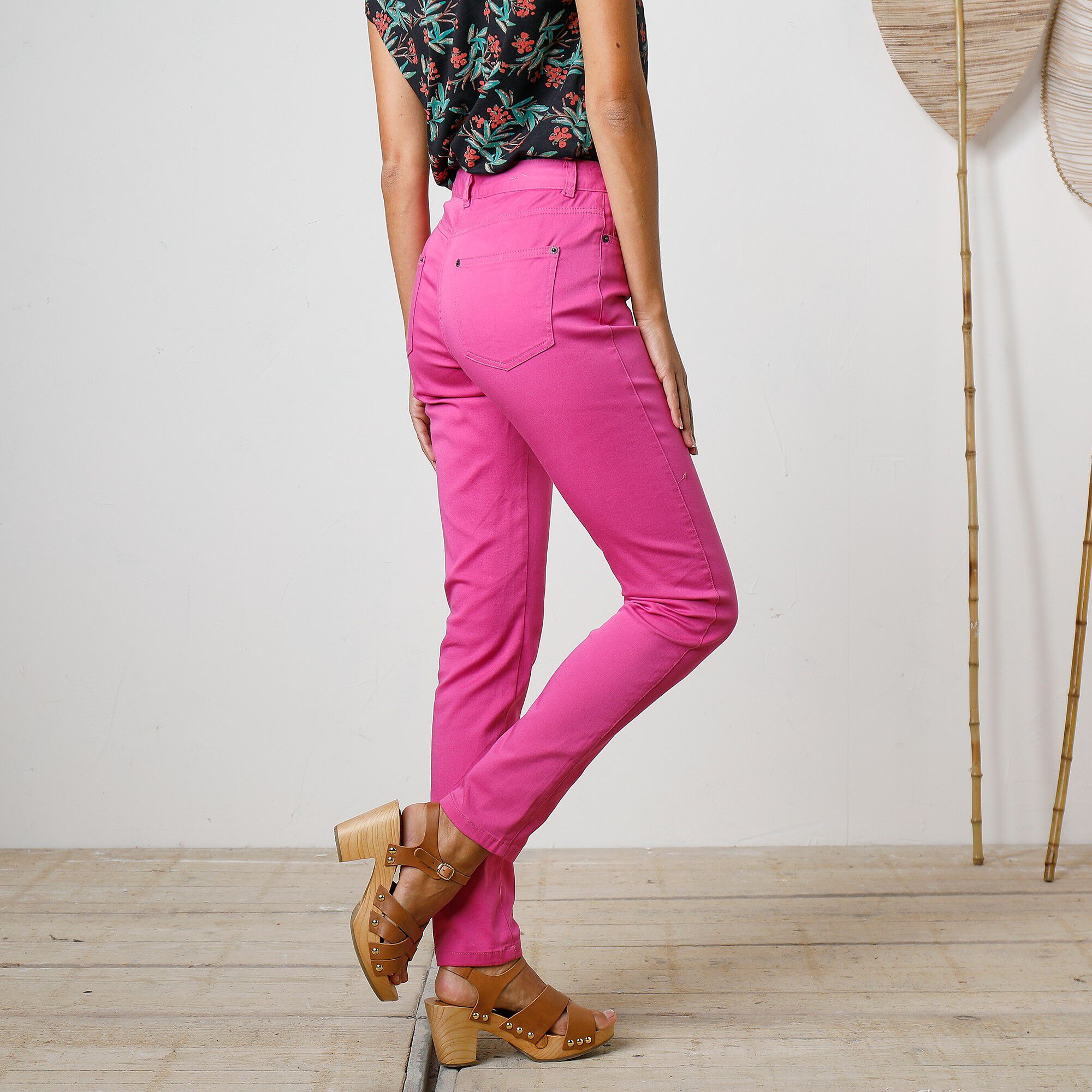 Pantalon fuselé couleur