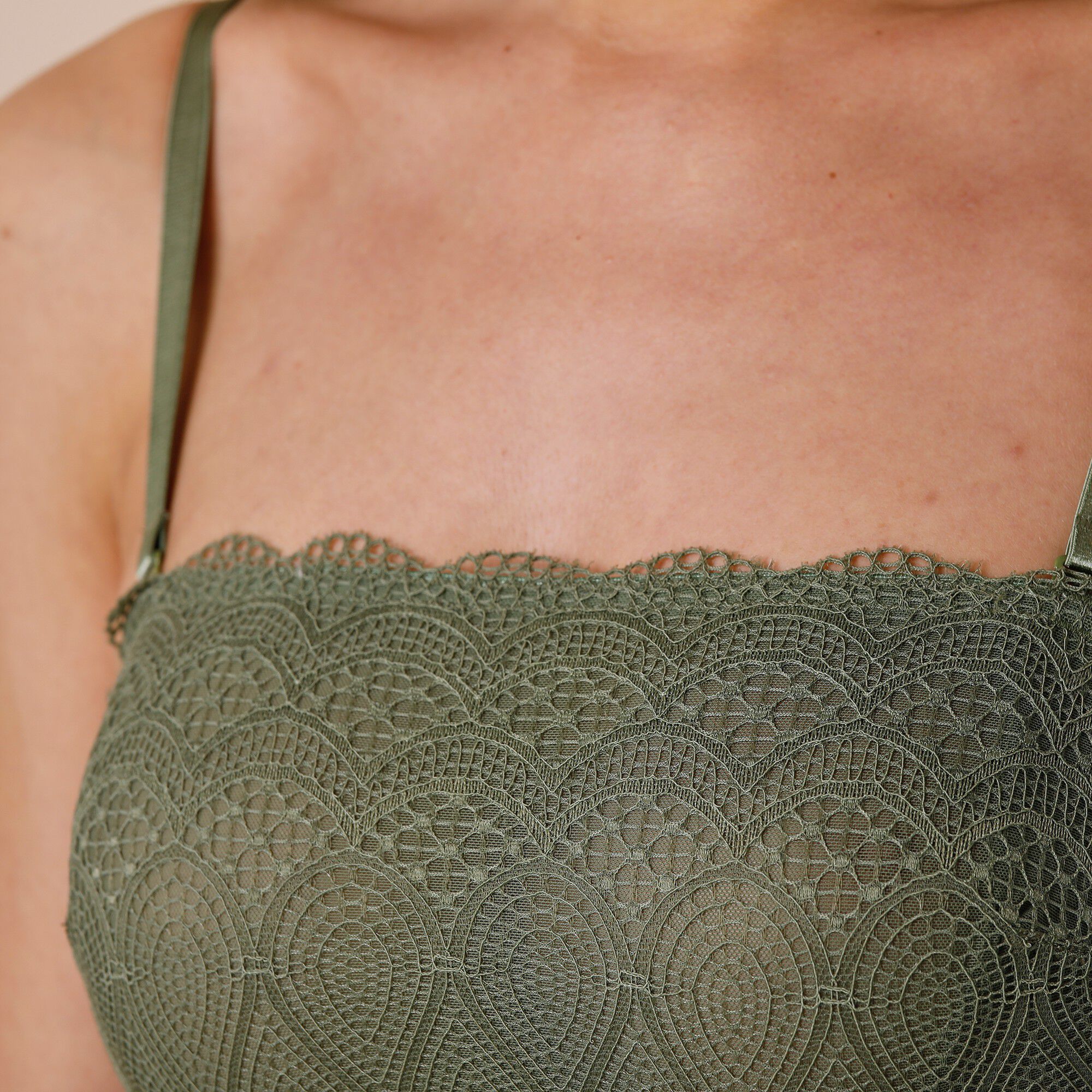 Soutien-gorge dentelle stretch forme bandeau