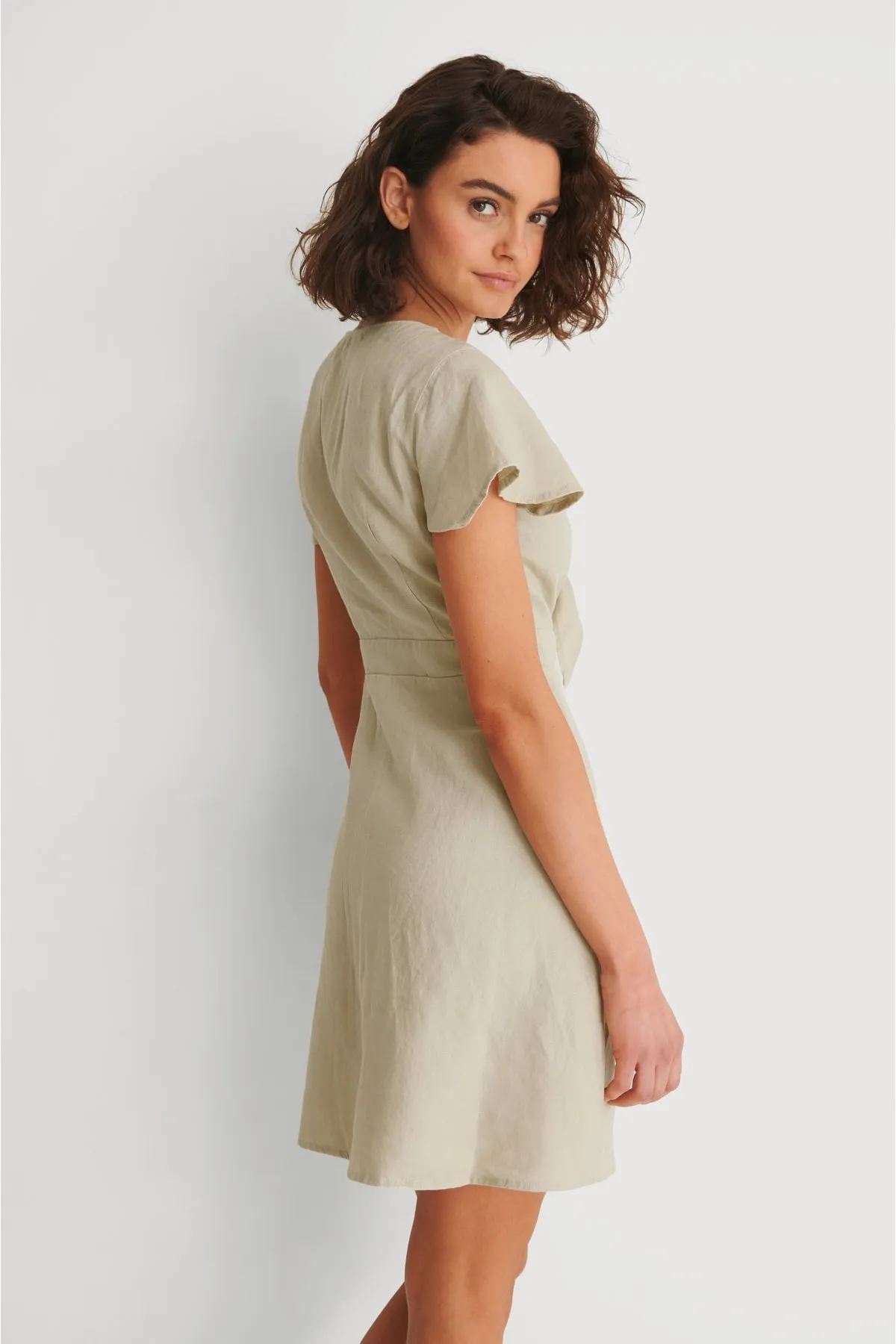 NA-KD  Leinenkleid mit Schnürung vorne