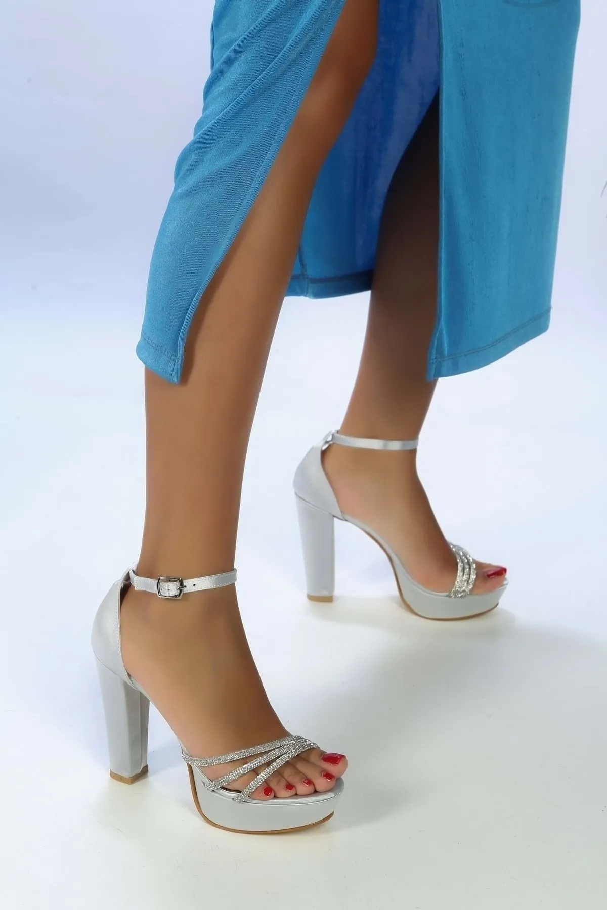 Shoeberry  Adamas Silver Satin Stone Plateau-Schuhe mit Absatz für Damen