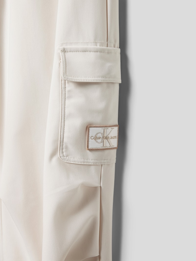 Hose mit Label-Patch Modell 'PARACHUTE' in ecru