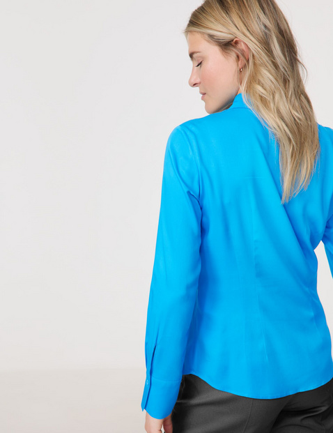 Fein schimmernde Hemdbluse