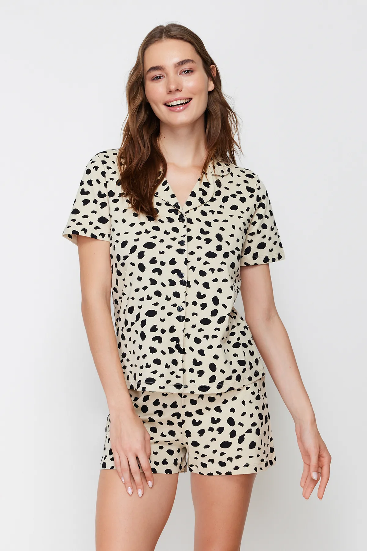 Trendyol Collection  Mehrfarbiges Strick-Pyjama-Set aus 100 % Baumwolle mit Leopardenmuster THMSS24PT00025