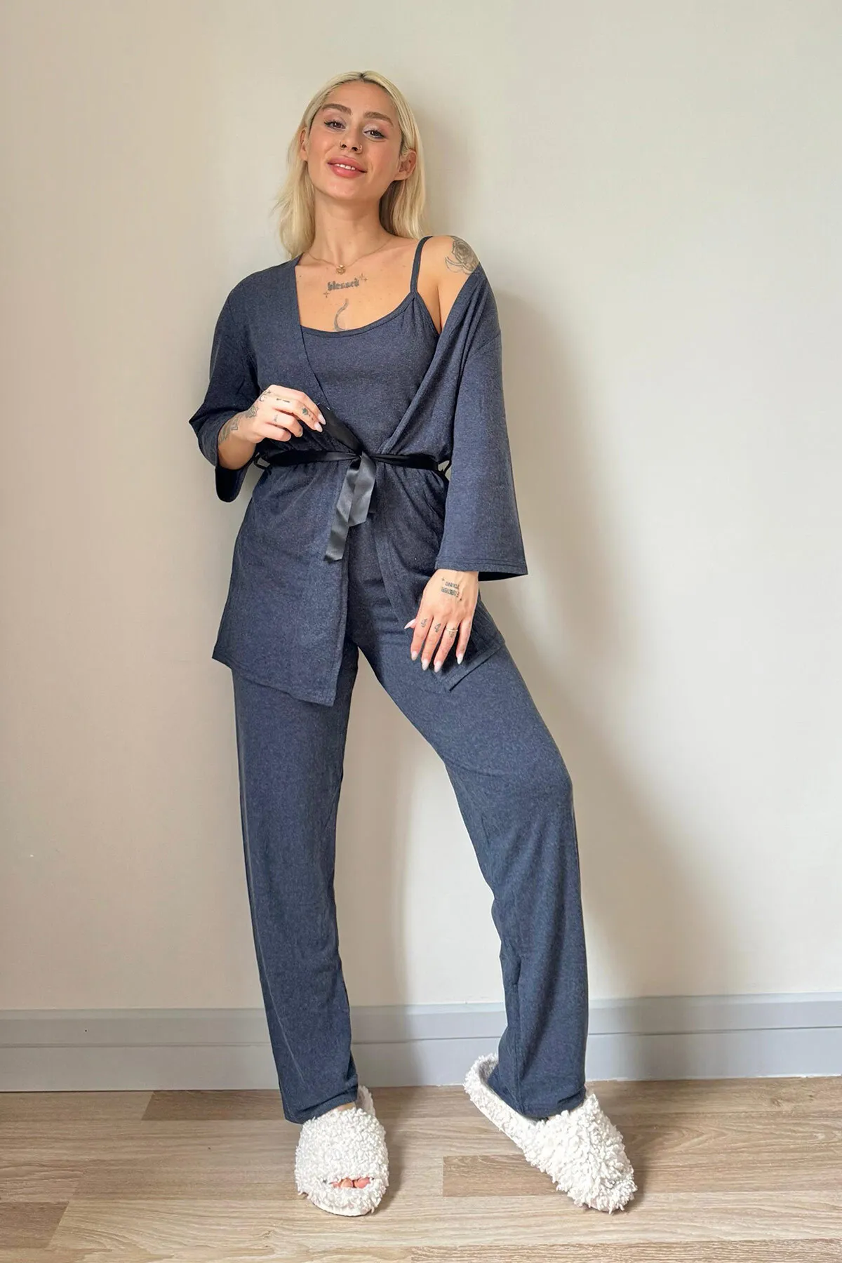 Pijamaevi  Damen-Pyjama-Set aus Bambus mit marineblauem Morgenmantel